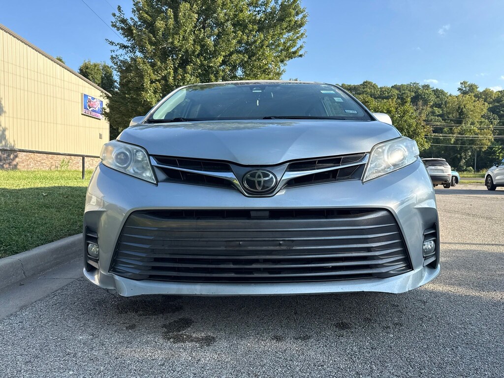 Used 2020 Toyota Sienna XLE Minivan/Van