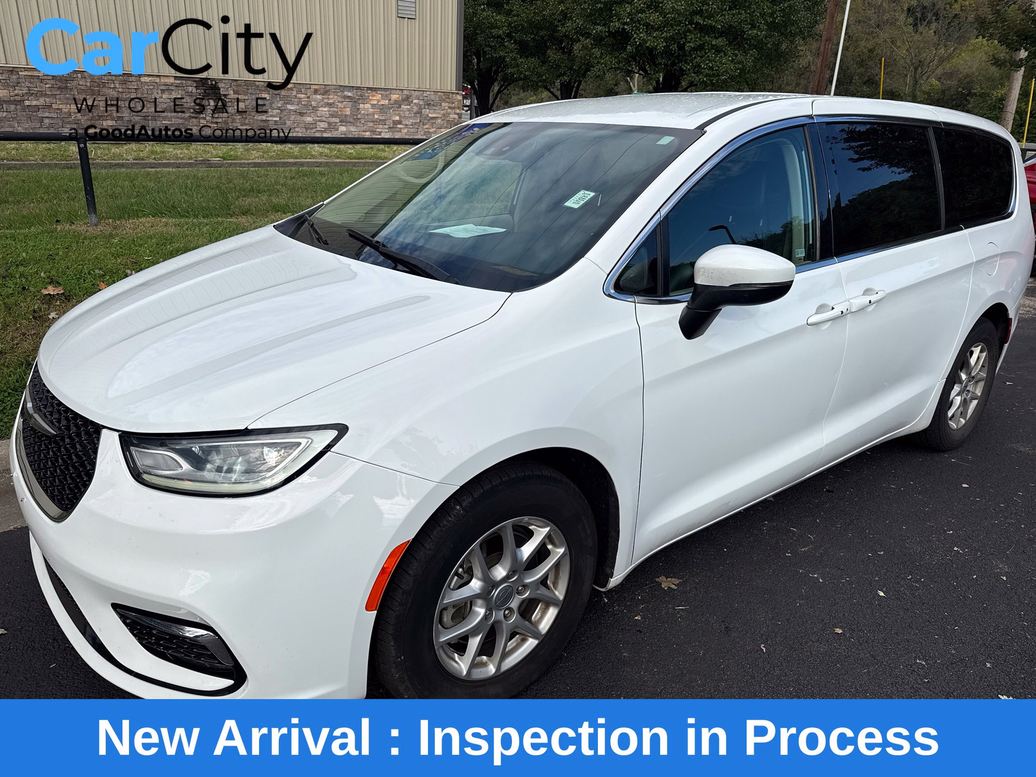 Used 2023 Chrysler Pacifica Touring L Minivan/Van