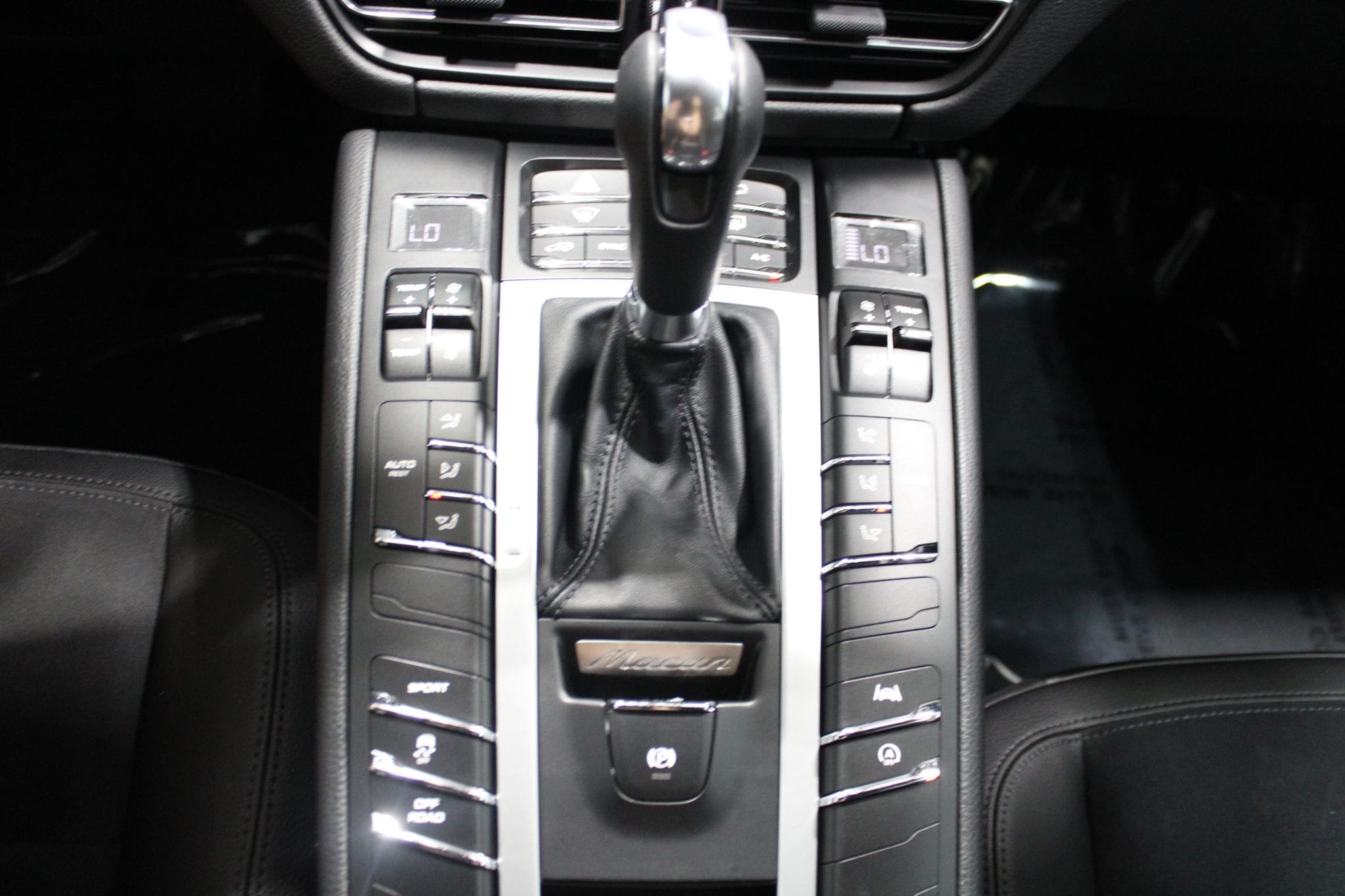 2021 Porsche Macan S - Photo 33