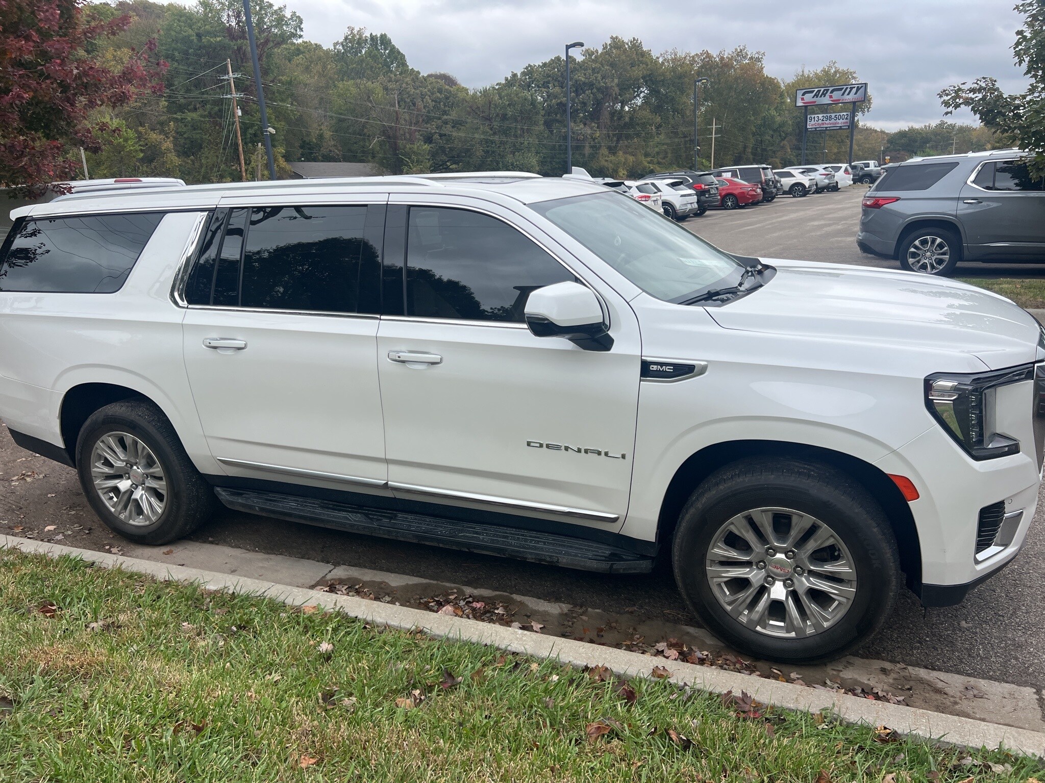 2021 Gmc Yukon XL Denali photo 3