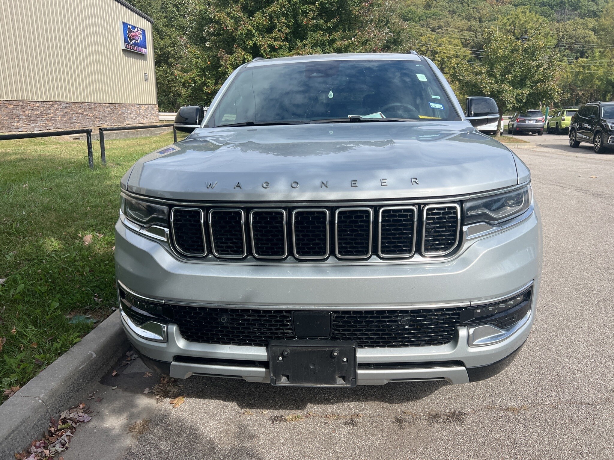 2023 Jeep Wagoneer L Series II photo 2