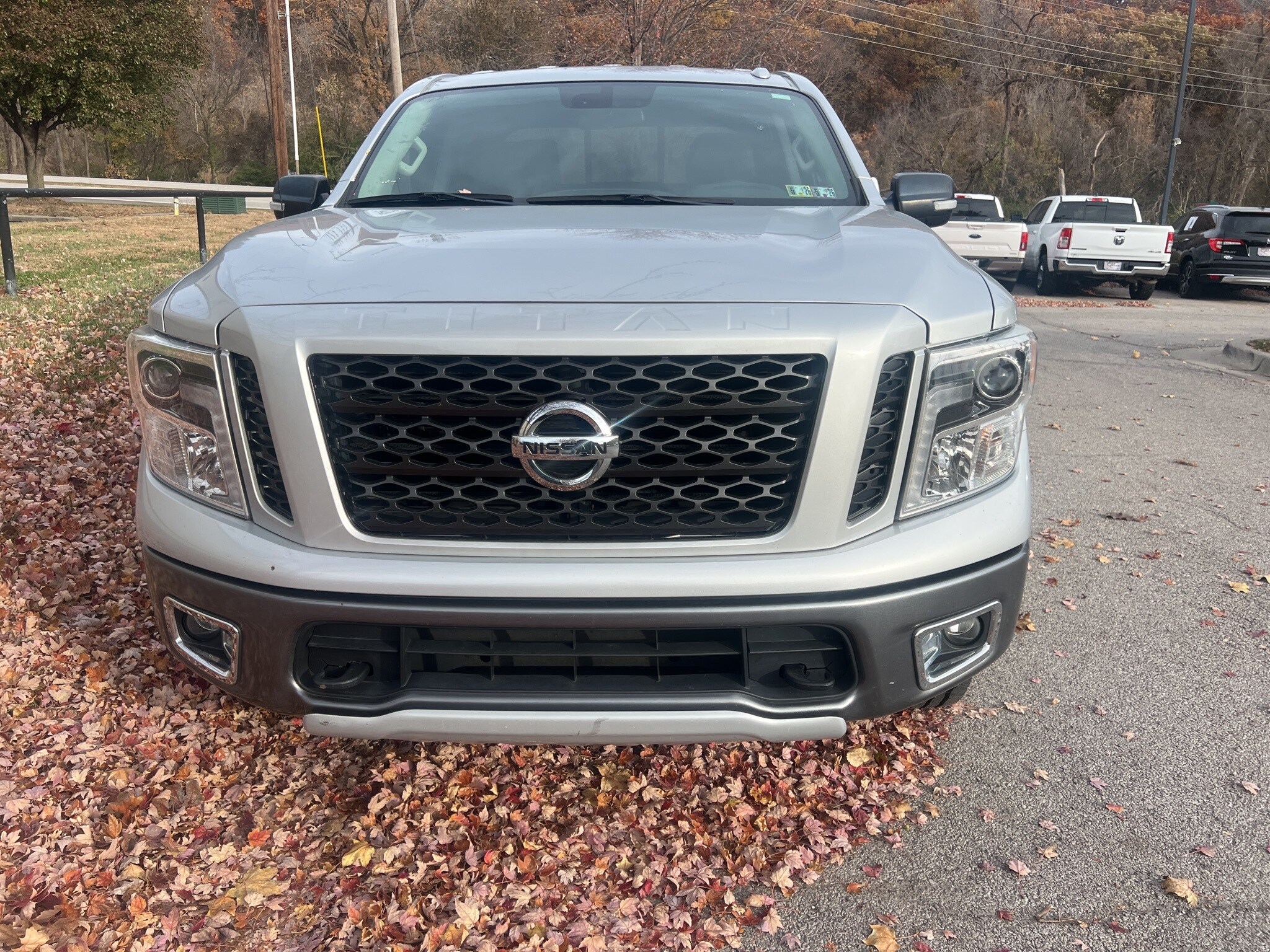 2019 Nissan Titan PRO-4X photo 2