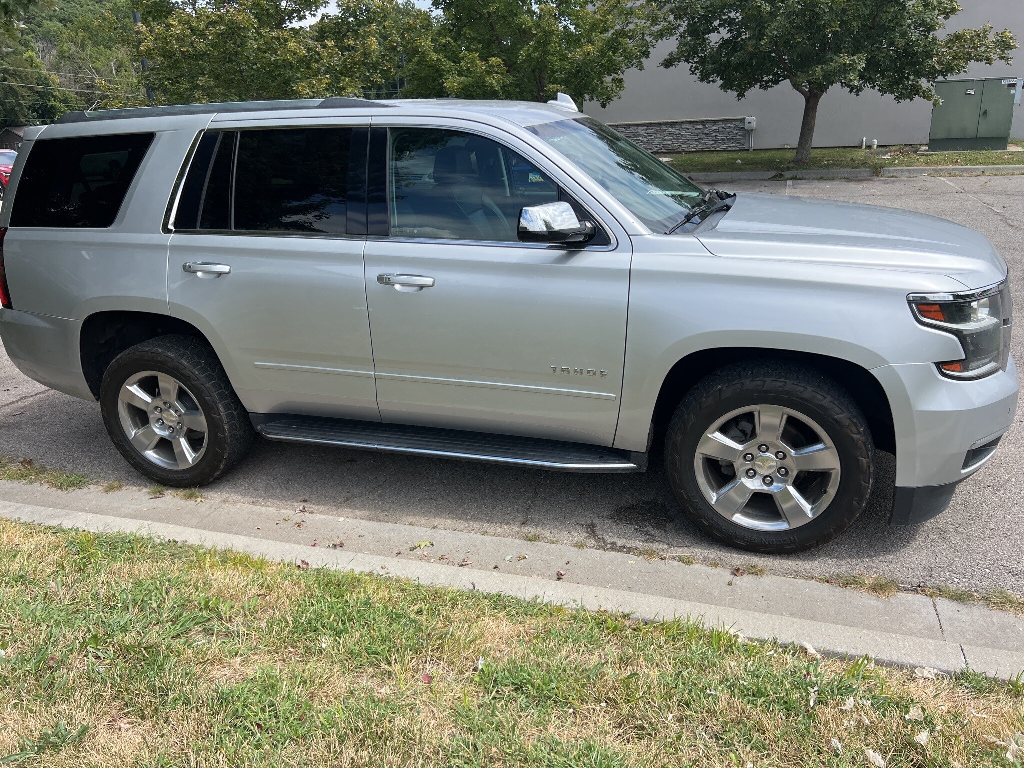2019 Chevrolet Tahoe Premier photo 3