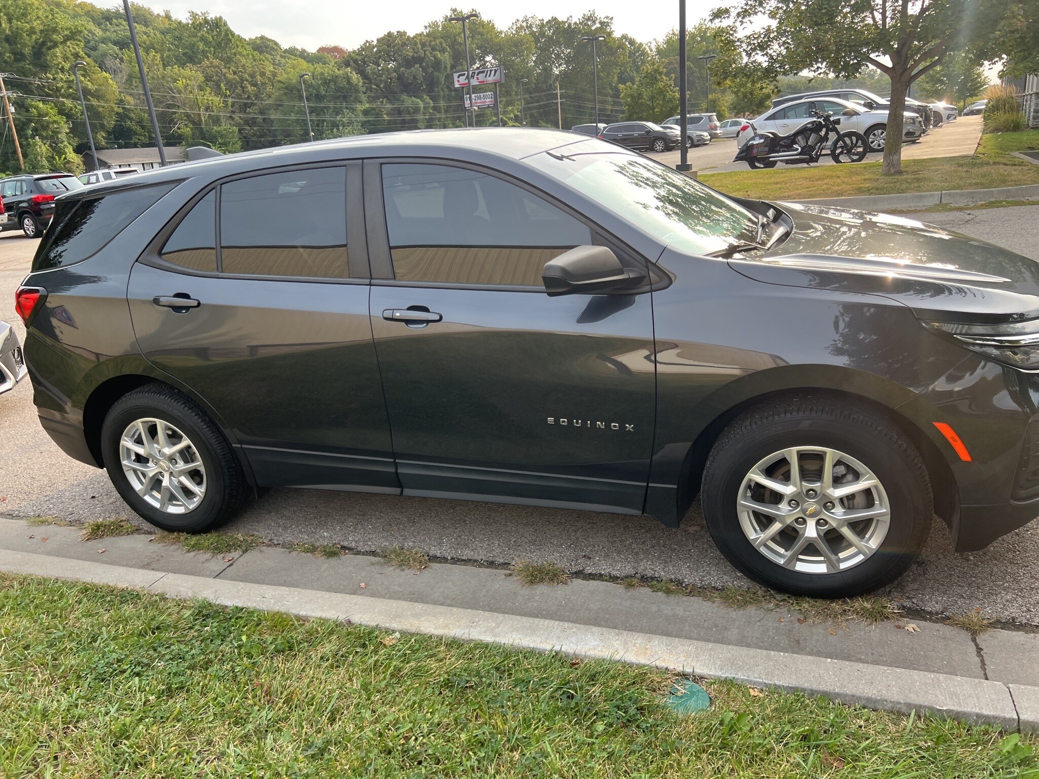 2022 Chevrolet Equinox LS photo 3