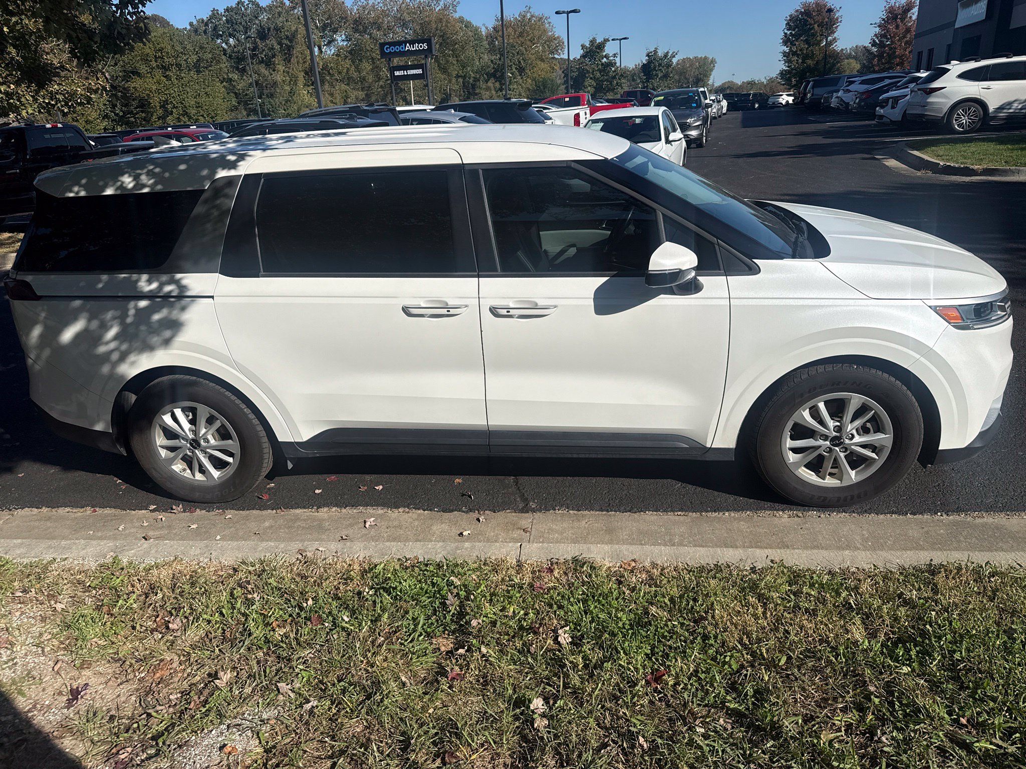 Used 2024 Kia Carnival LX Minivan/Van