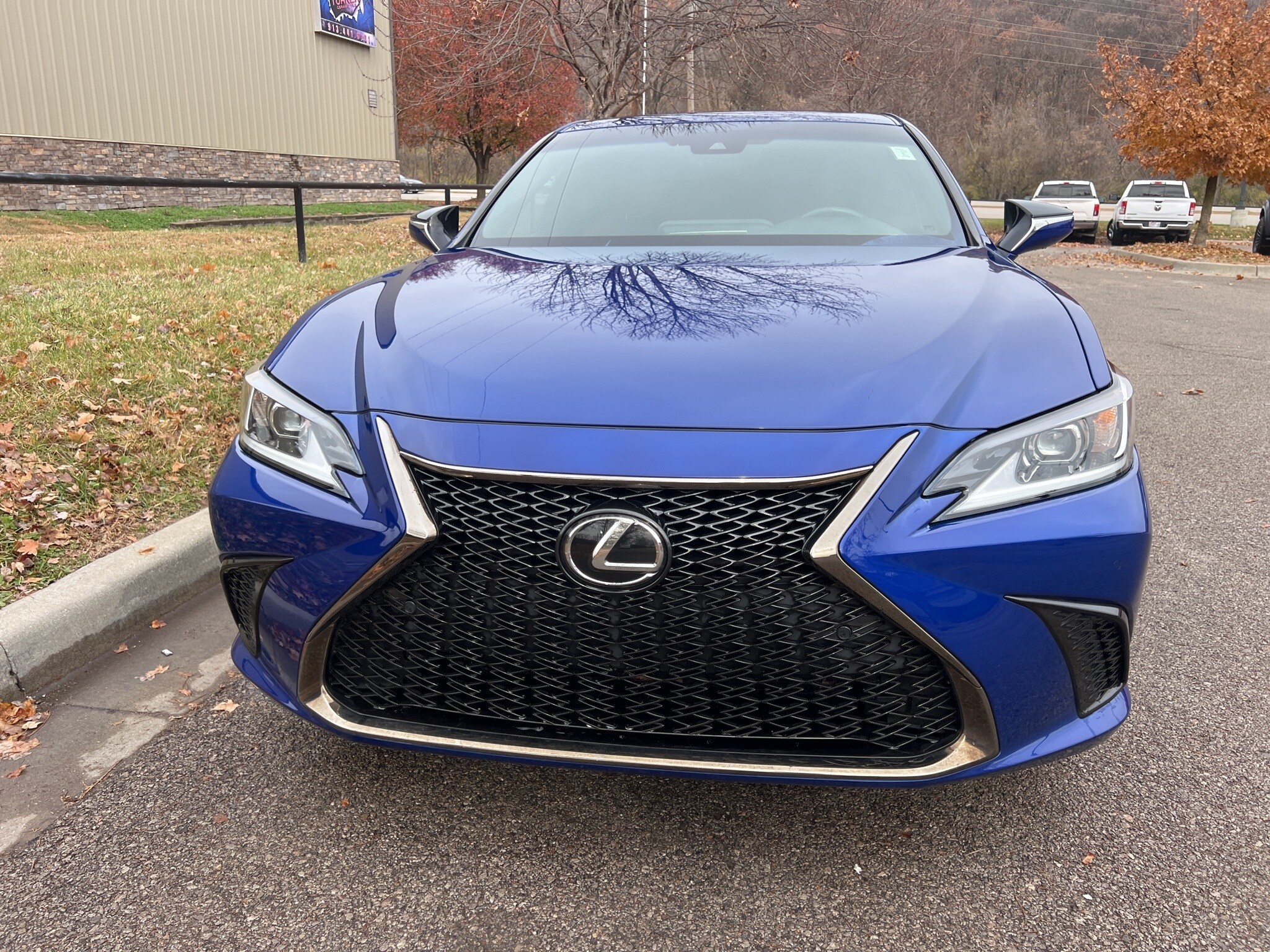 2023 Lexus ES 350 F SPORT photo 2