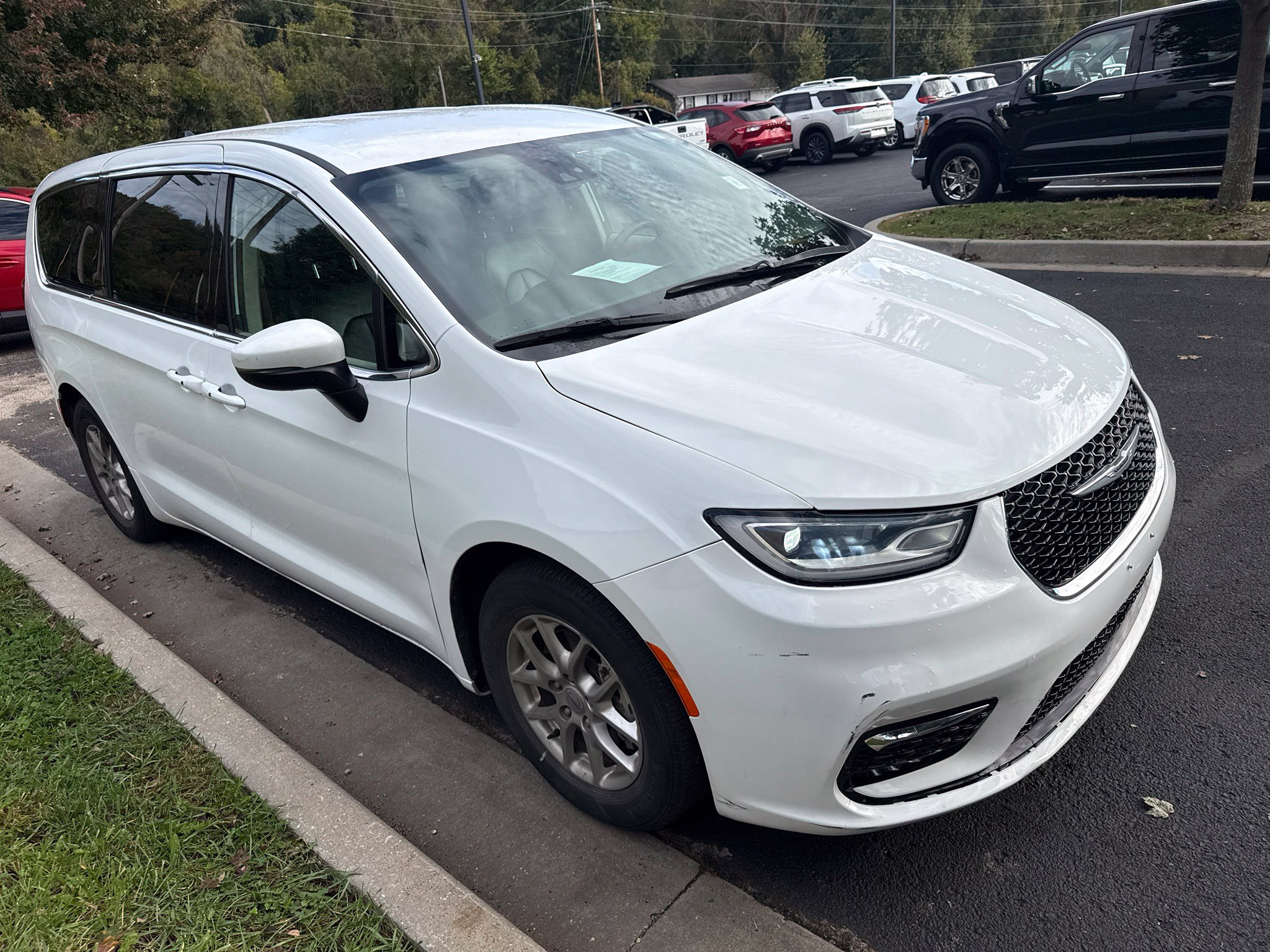 Used 2023 Chrysler Pacifica Touring L Minivan/Van