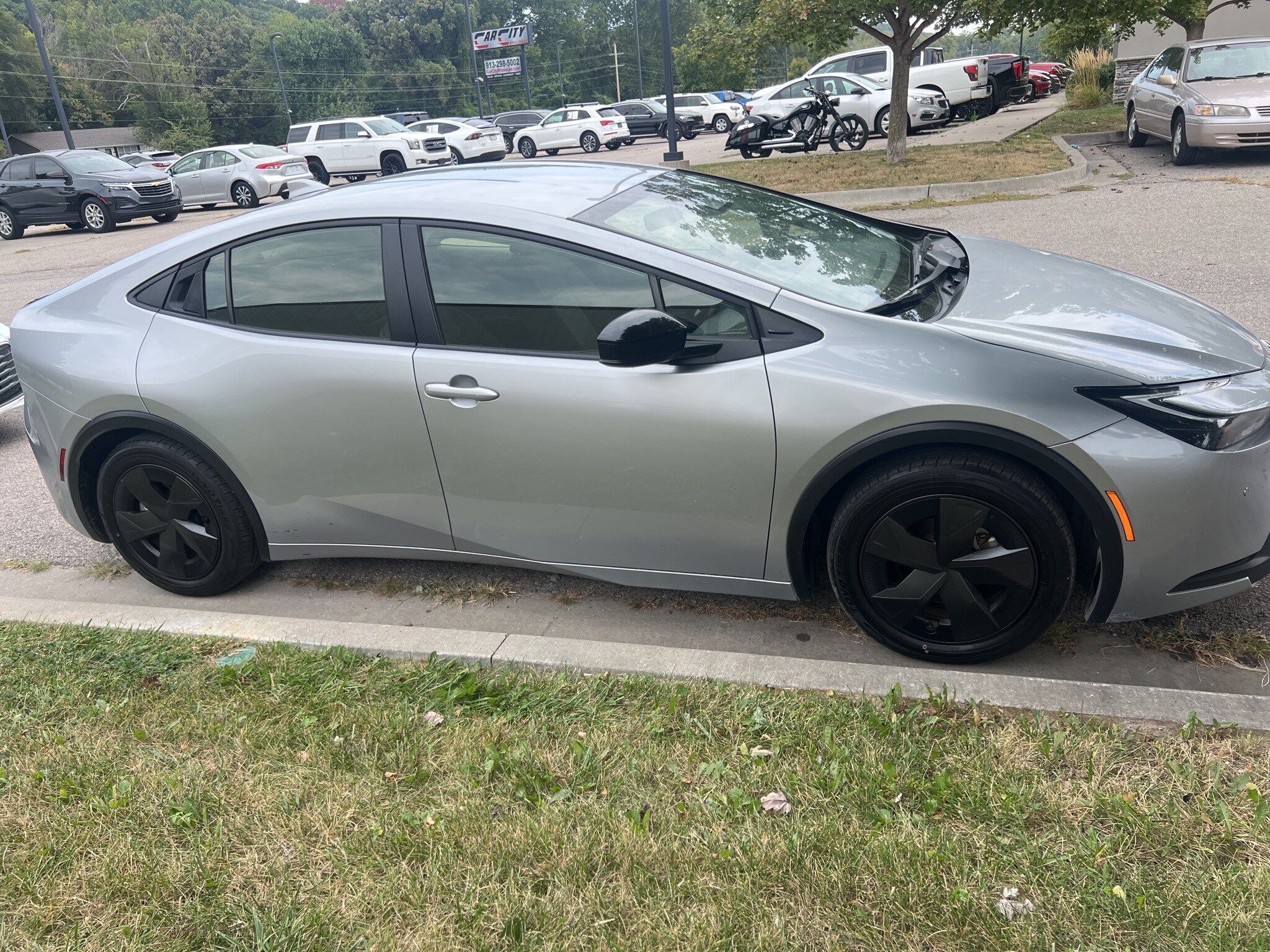 2024 Toyota Prius LE photo 4