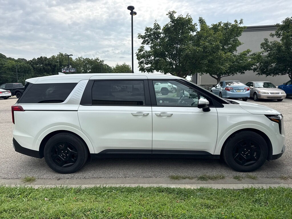 Used 2025 Kia Carnival LXS Minivan/Van