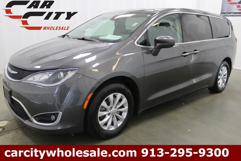 Used 2018 Chrysler Pacifica Touring Plus Minivan/Van