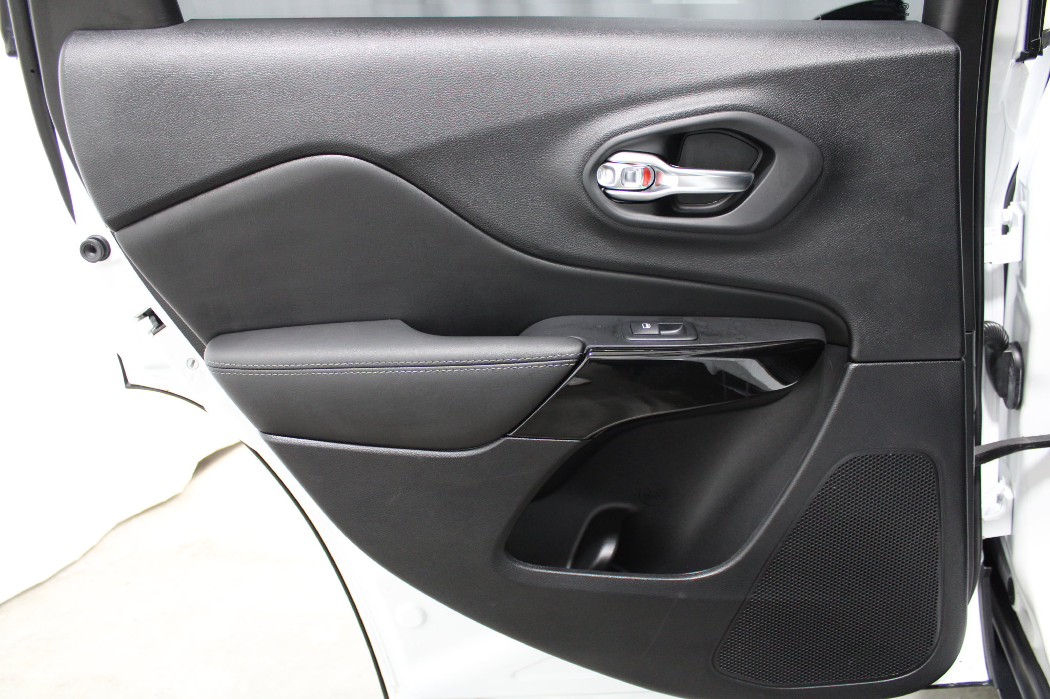 2023 Jeep Cherokee Altitude Lux - Photo 15