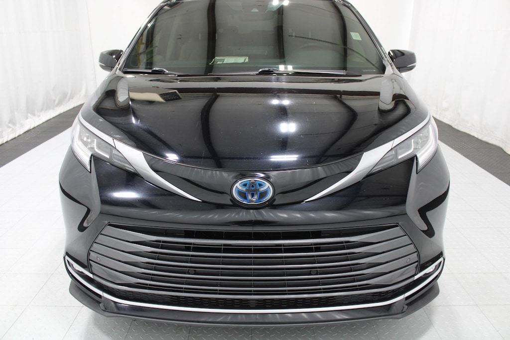 Used 2021 Toyota Sienna Limited Minivan/Van