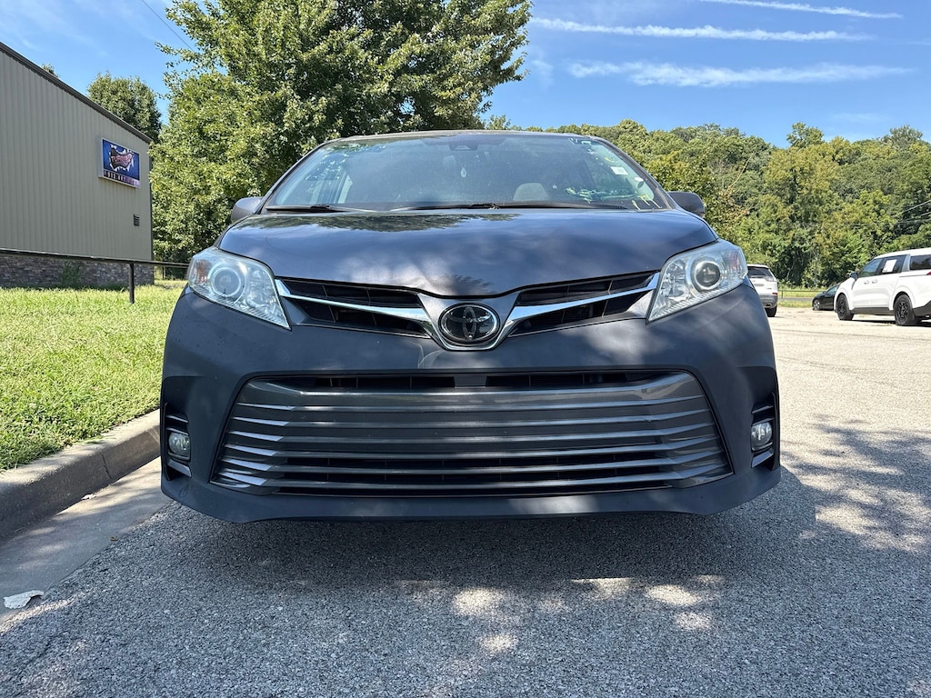 Used 2020 Toyota Sienna XLE Minivan/Van