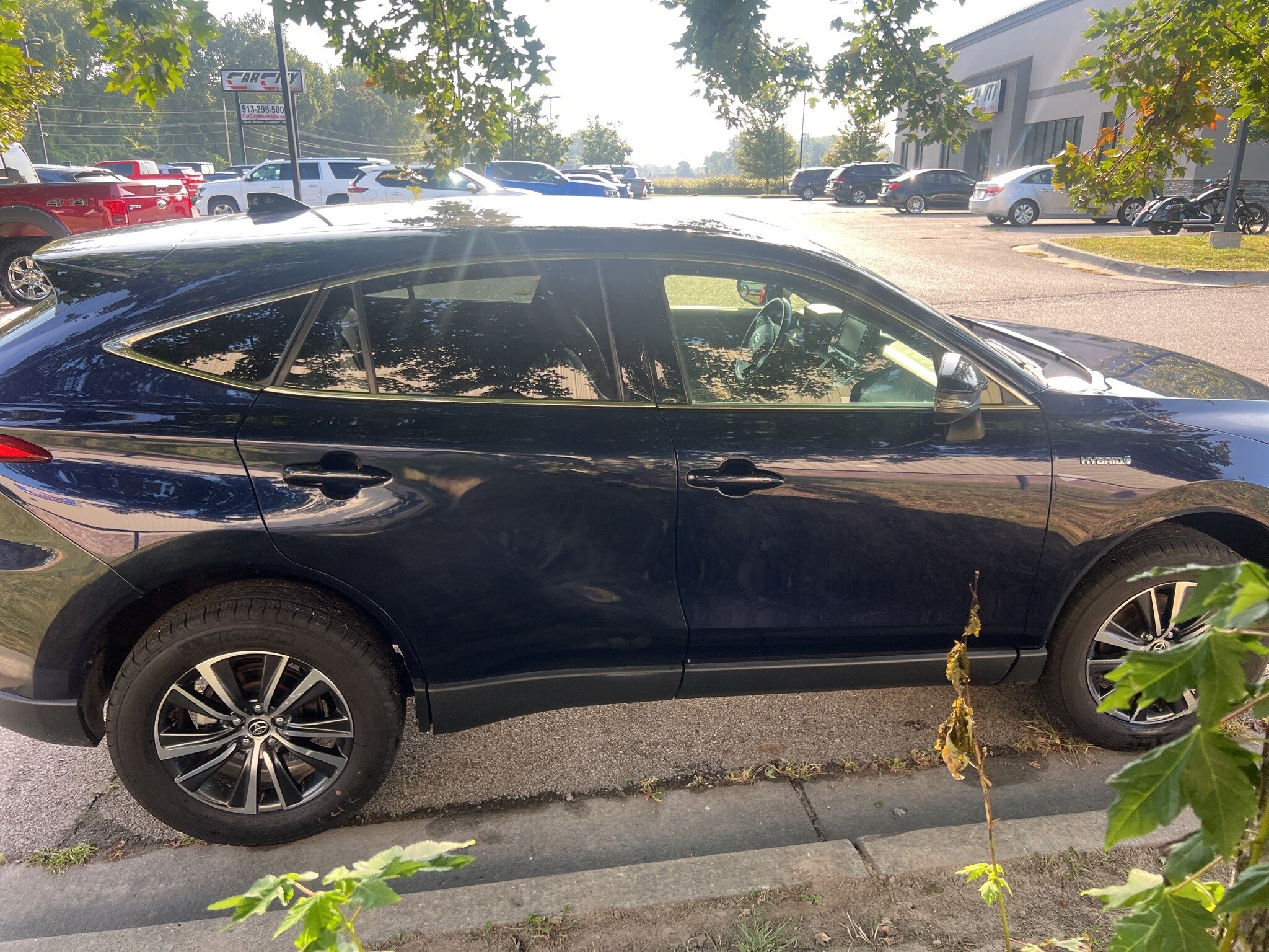 2021 Toyota Venza LE photo 4
