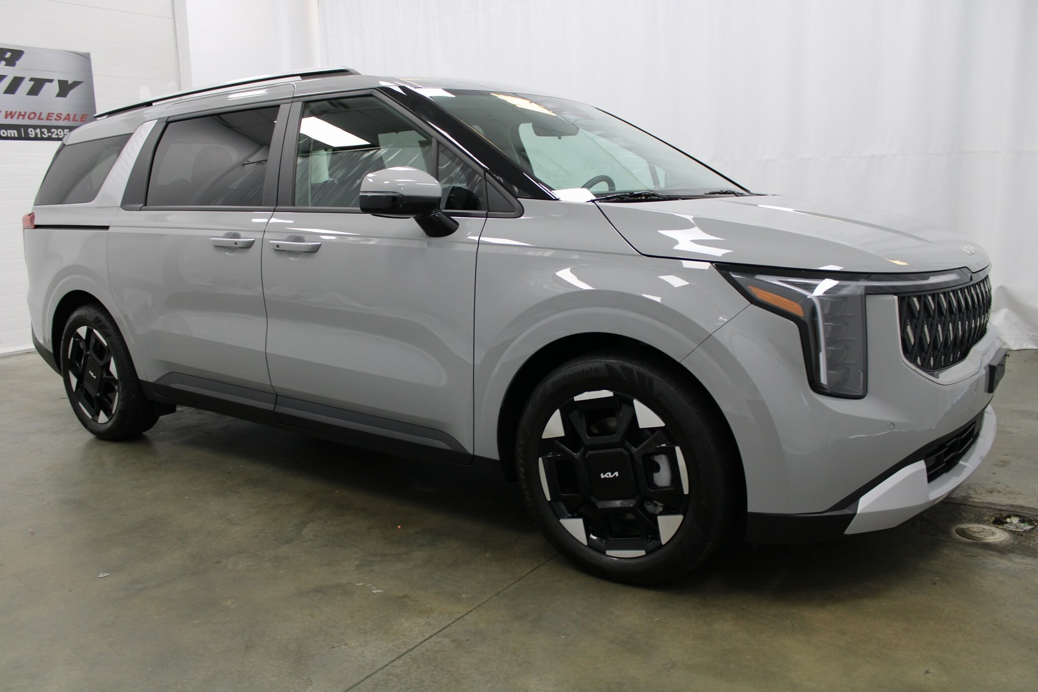 2025 Kia Carnival EX photo 2