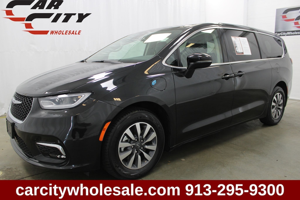 Used 2024 Chrysler Pacifica Hybrid Select Minivan/Van