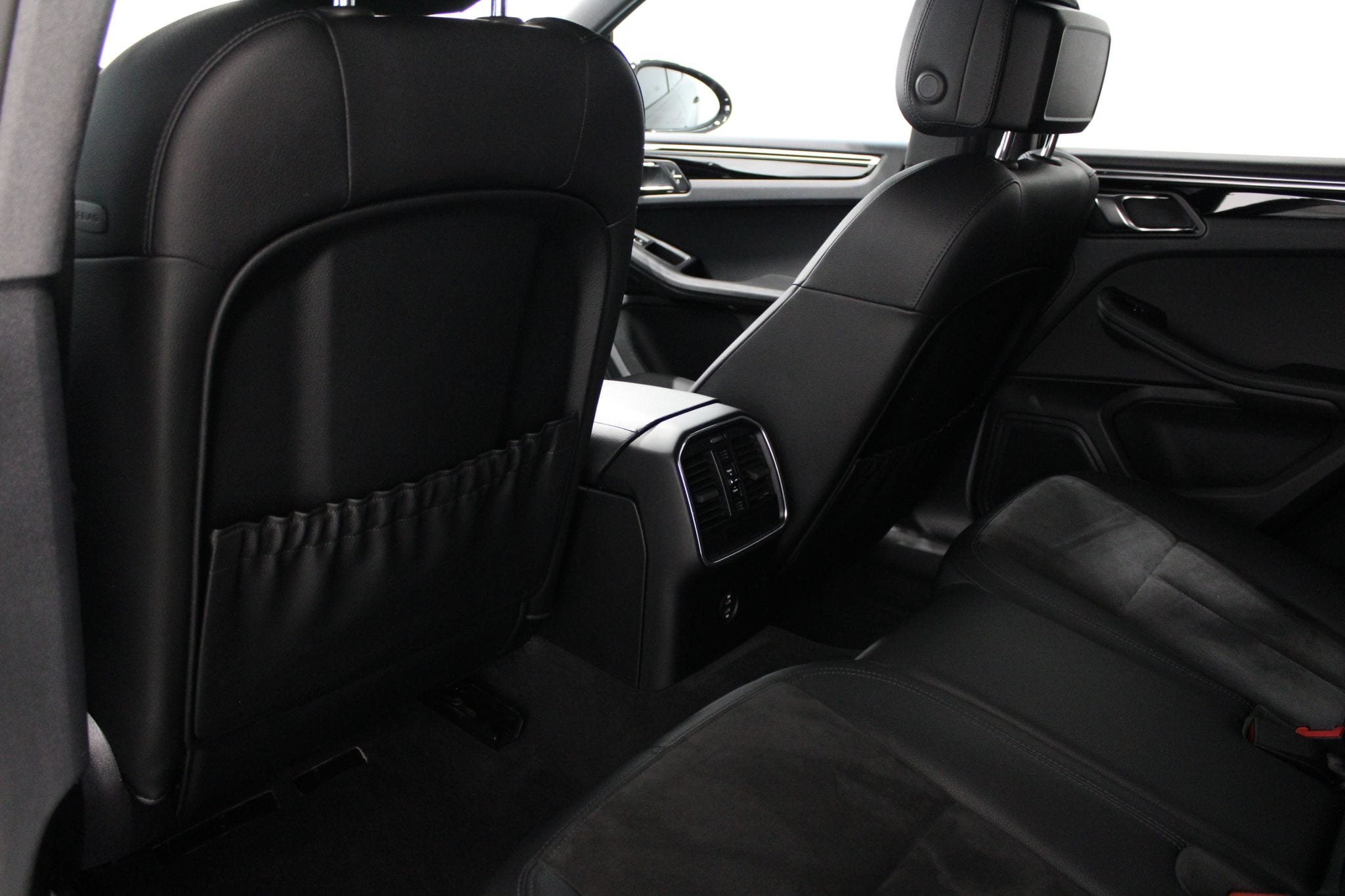 2021 Porsche Macan S - Photo 16