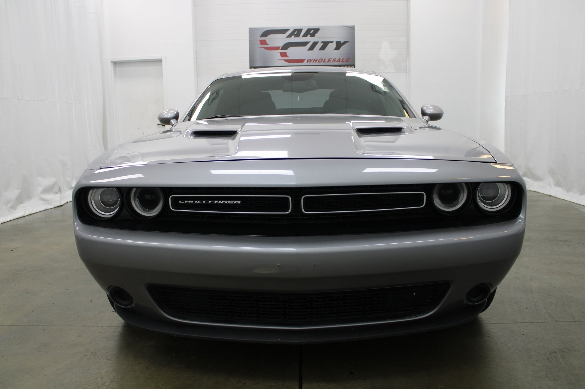 2015 Dodge Challenger SXT photo 2