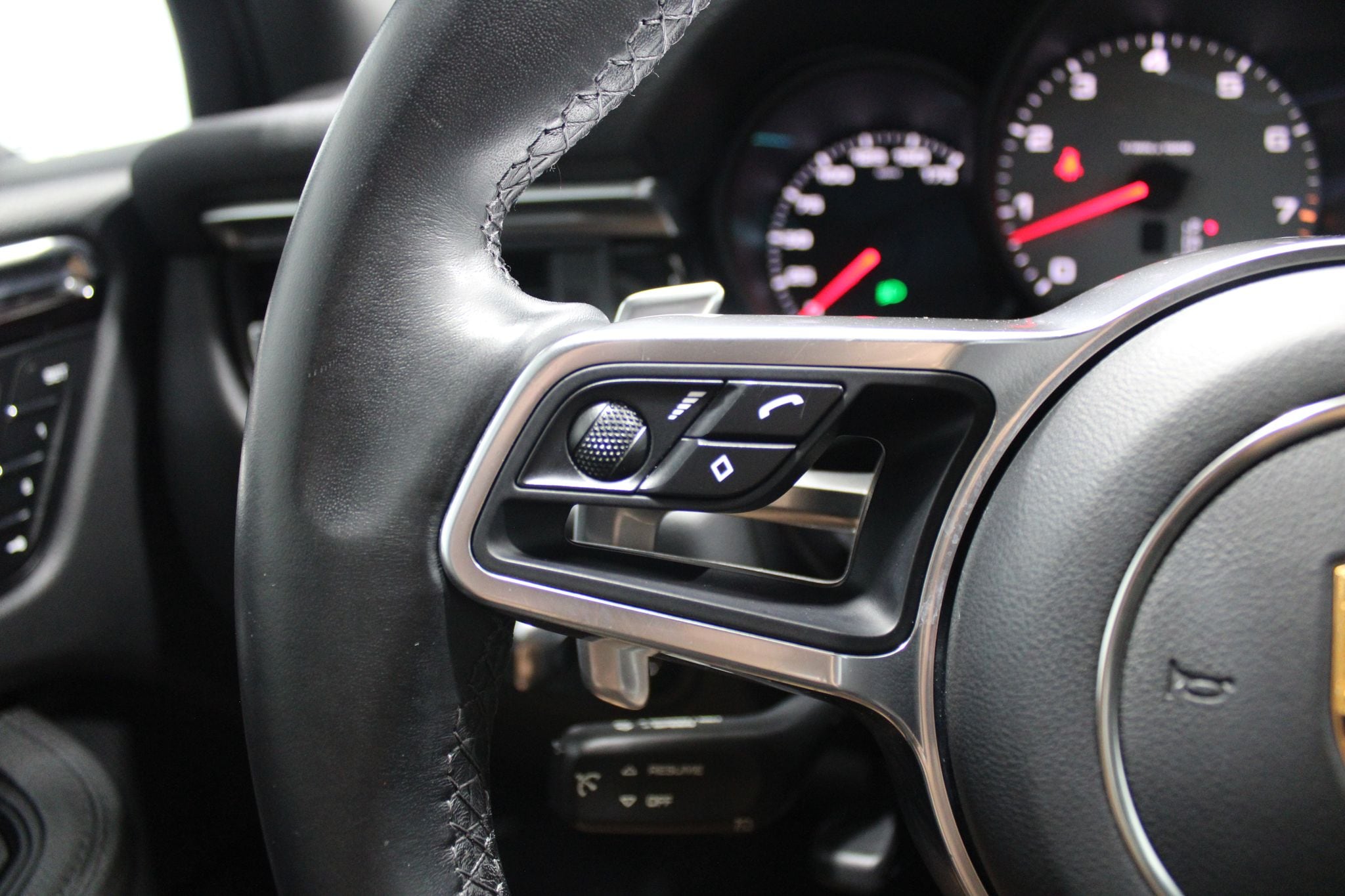2021 Porsche Macan S - Photo 39