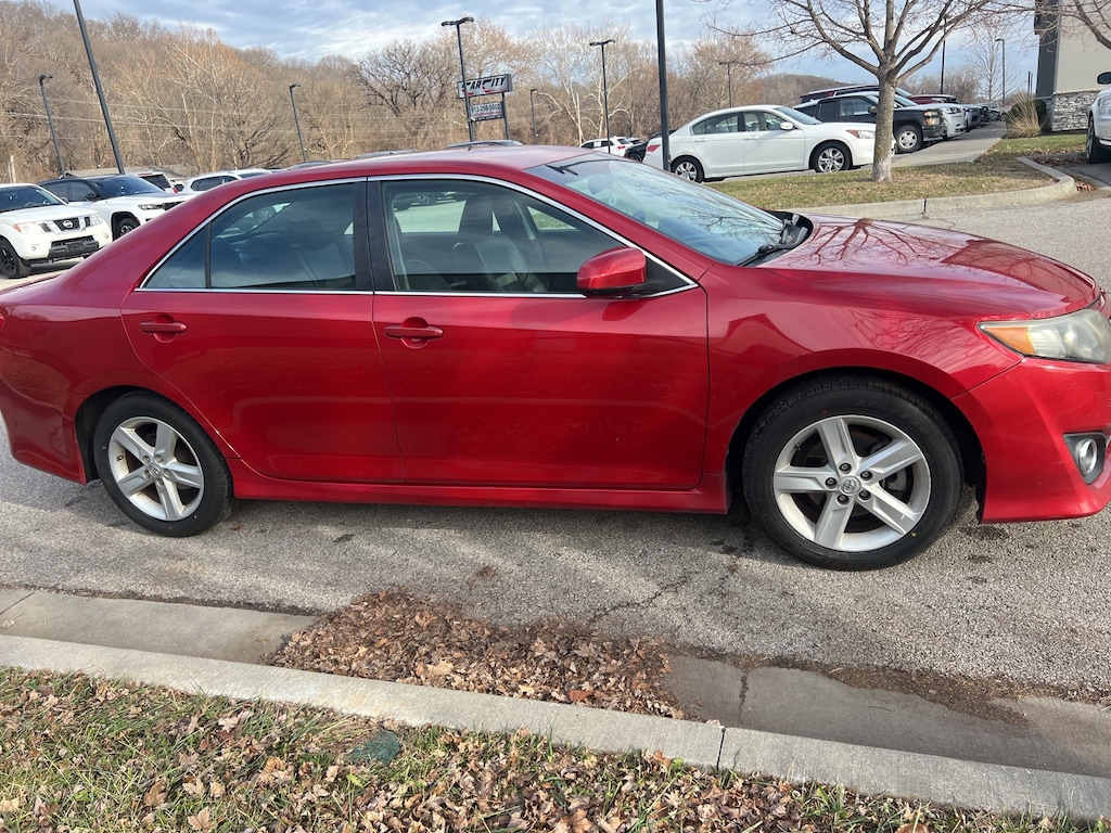 Used 2014 Toyota Camry SE Sedan