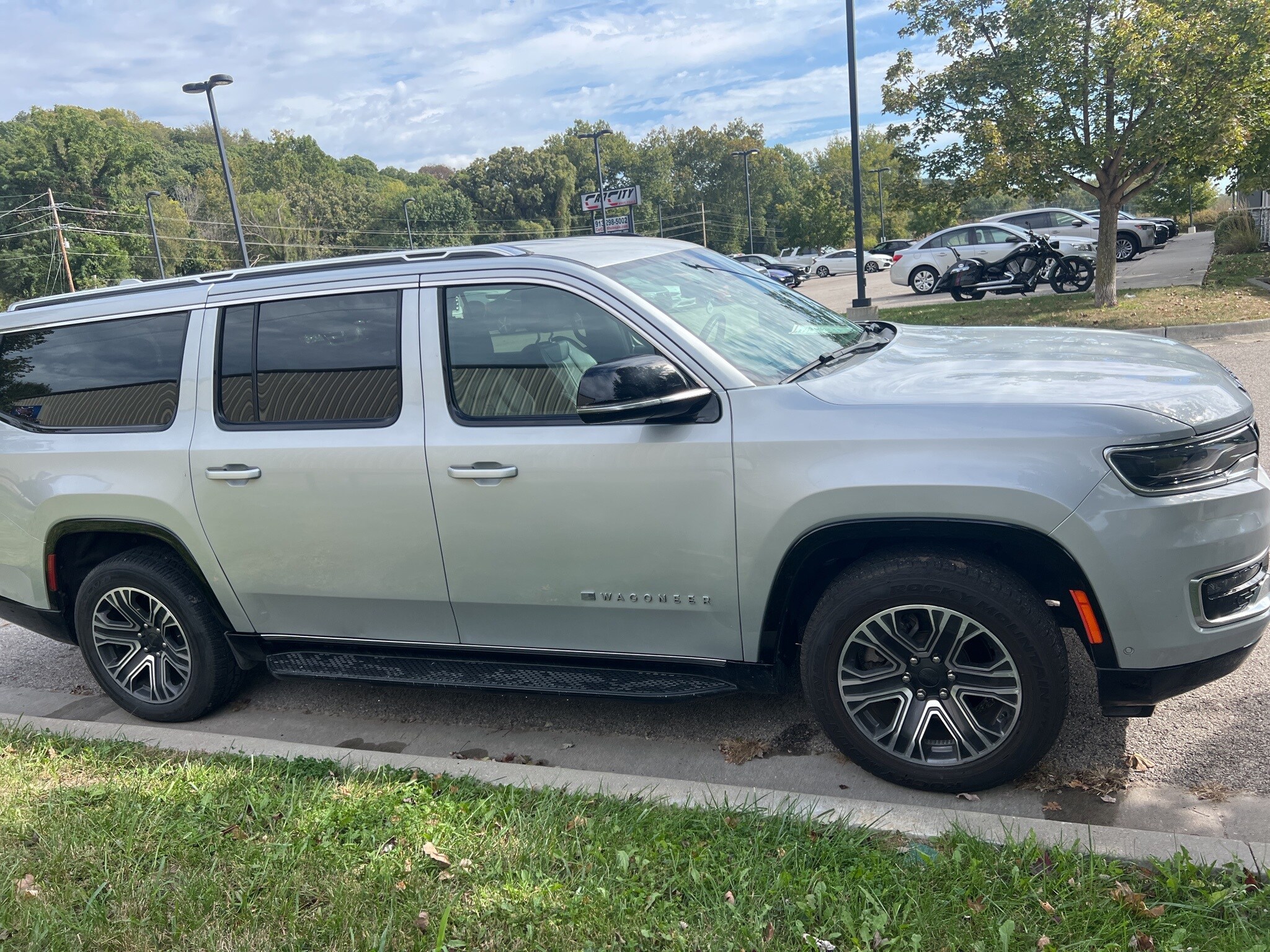 2023 Jeep Wagoneer L Series II photo 4