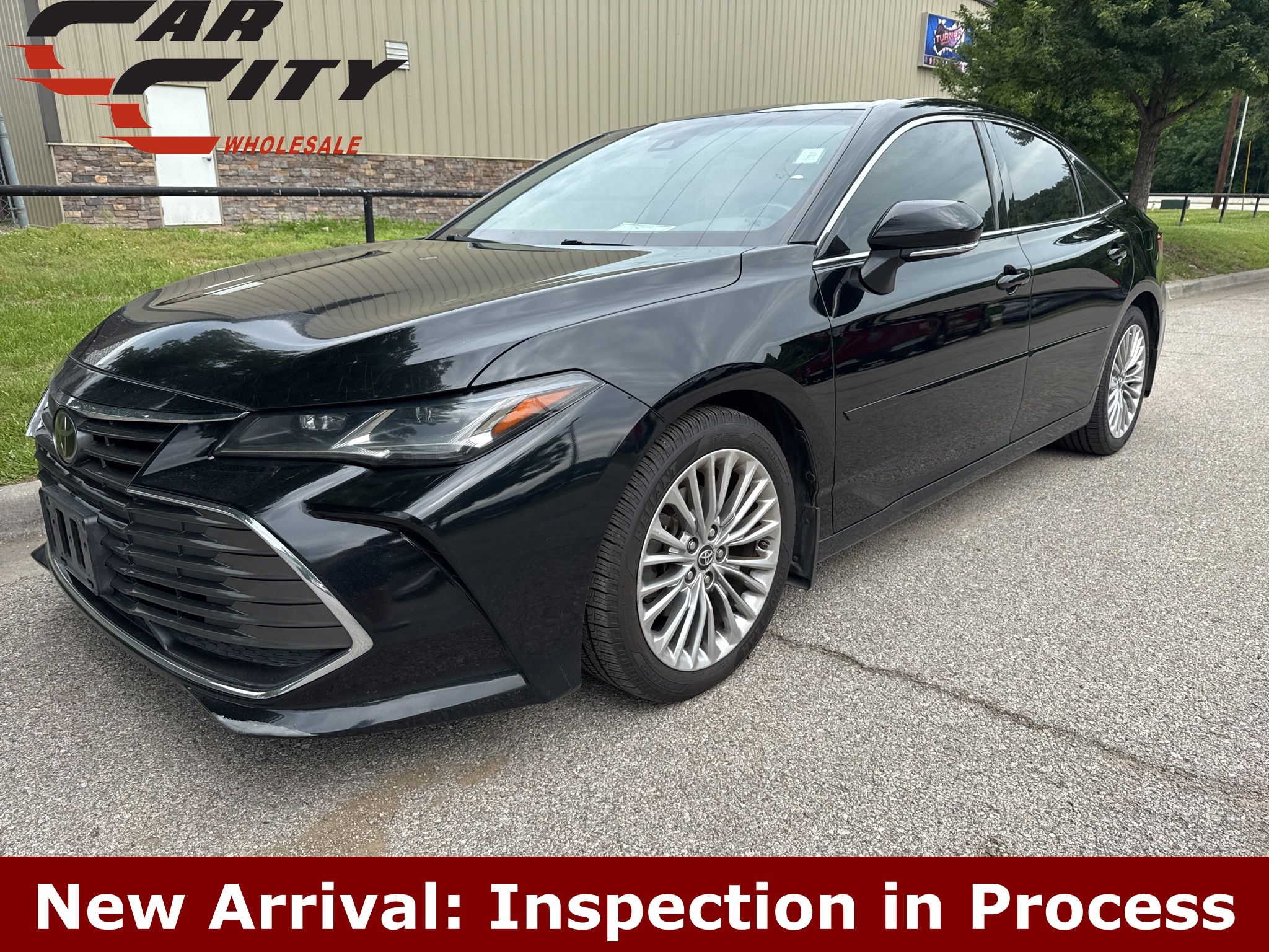 2019 Toyota Avalon Limited's photo