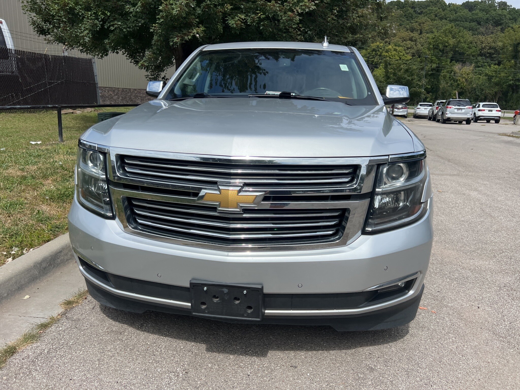 2019 Chevrolet Tahoe Premier photo 2