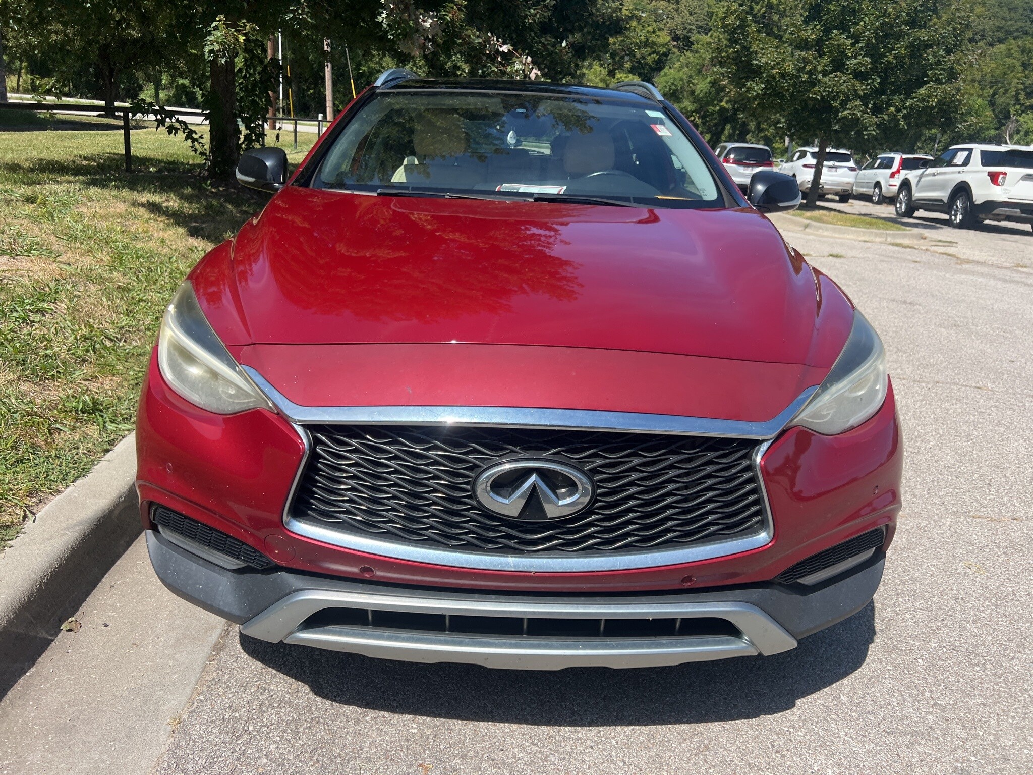 2017 Infiniti QX30 Premium photo 2