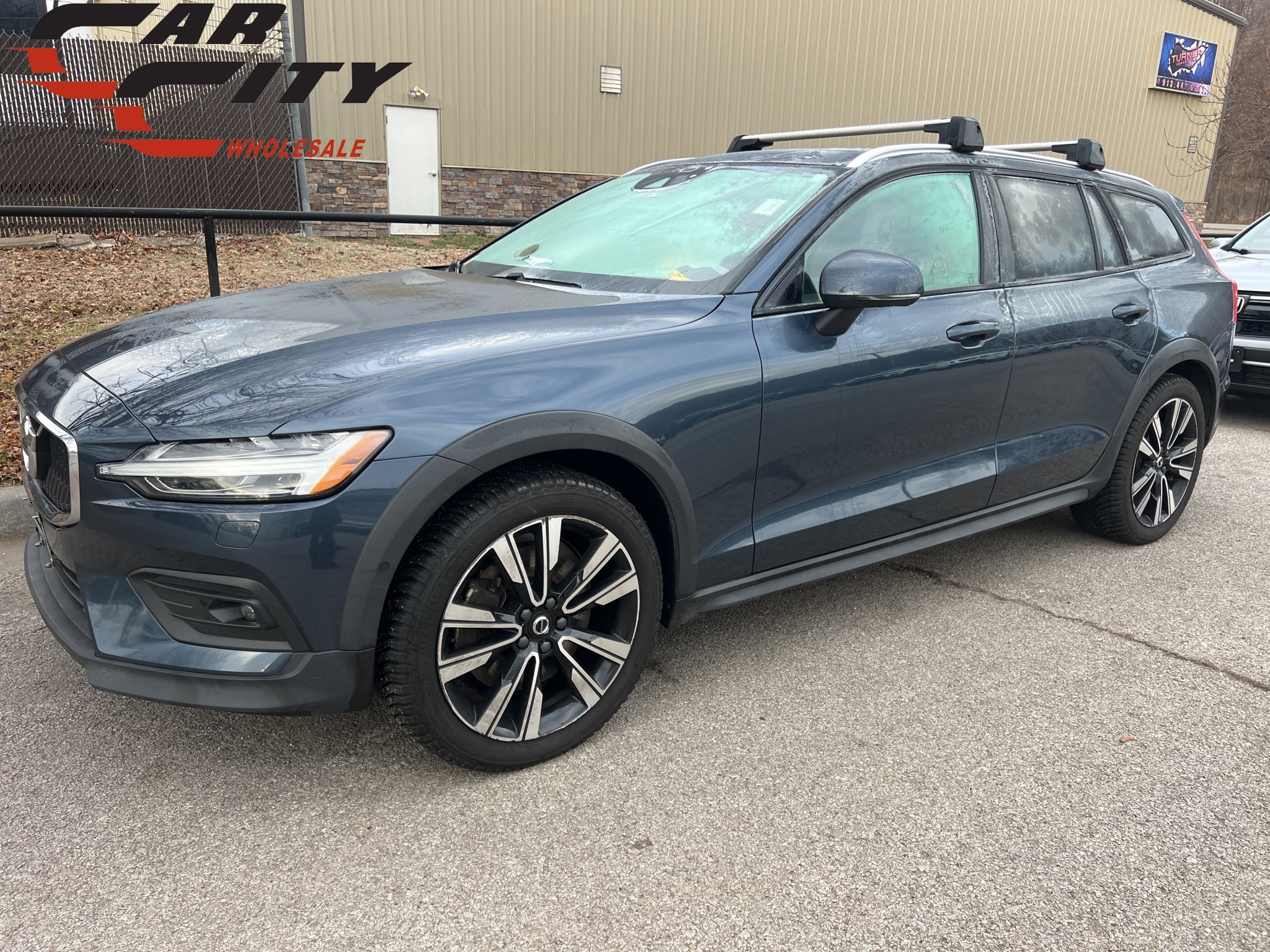 2022 Volvo V60 Cross Country Base's photo