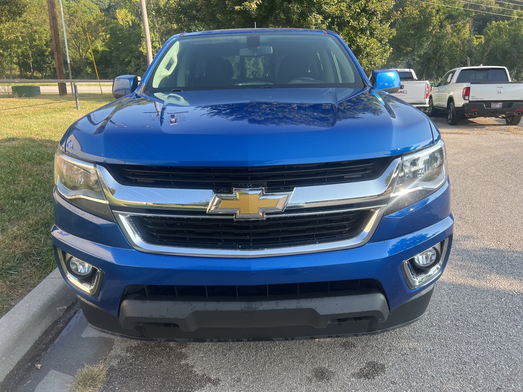 2019 Chevrolet Colorado LT photo 2