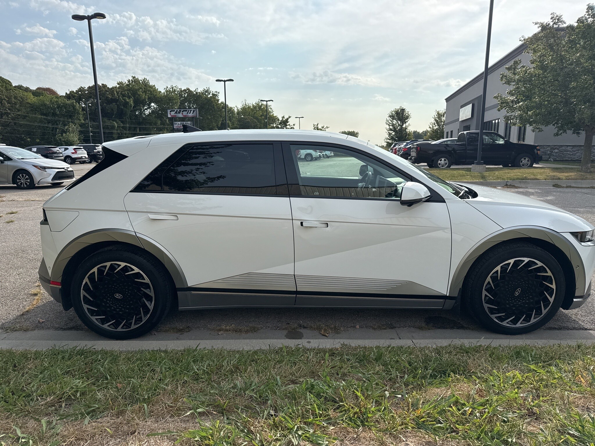2022 Hyundai Ioniq 5 Limited photo 3