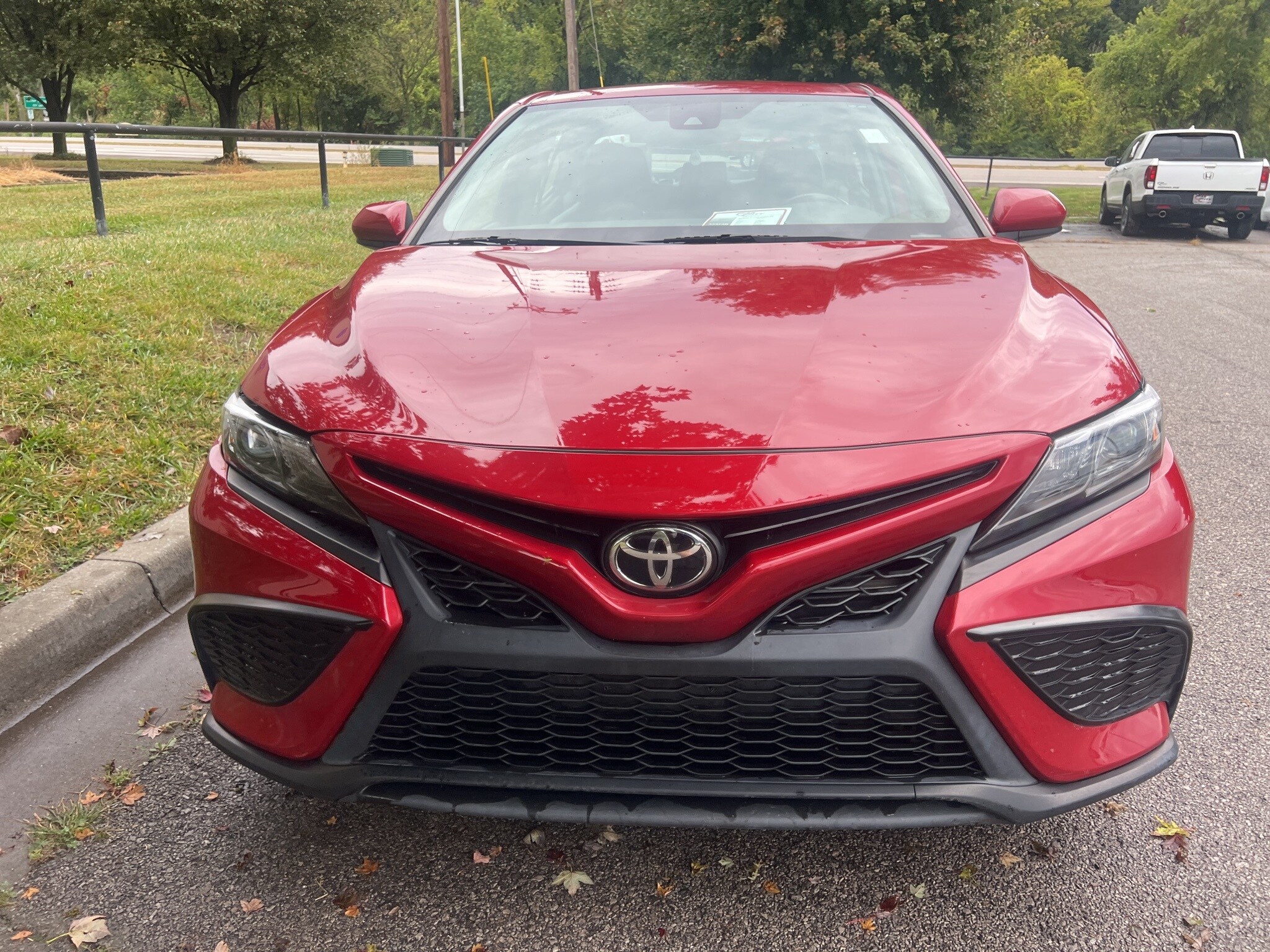 2021 Toyota Camry SE photo 2