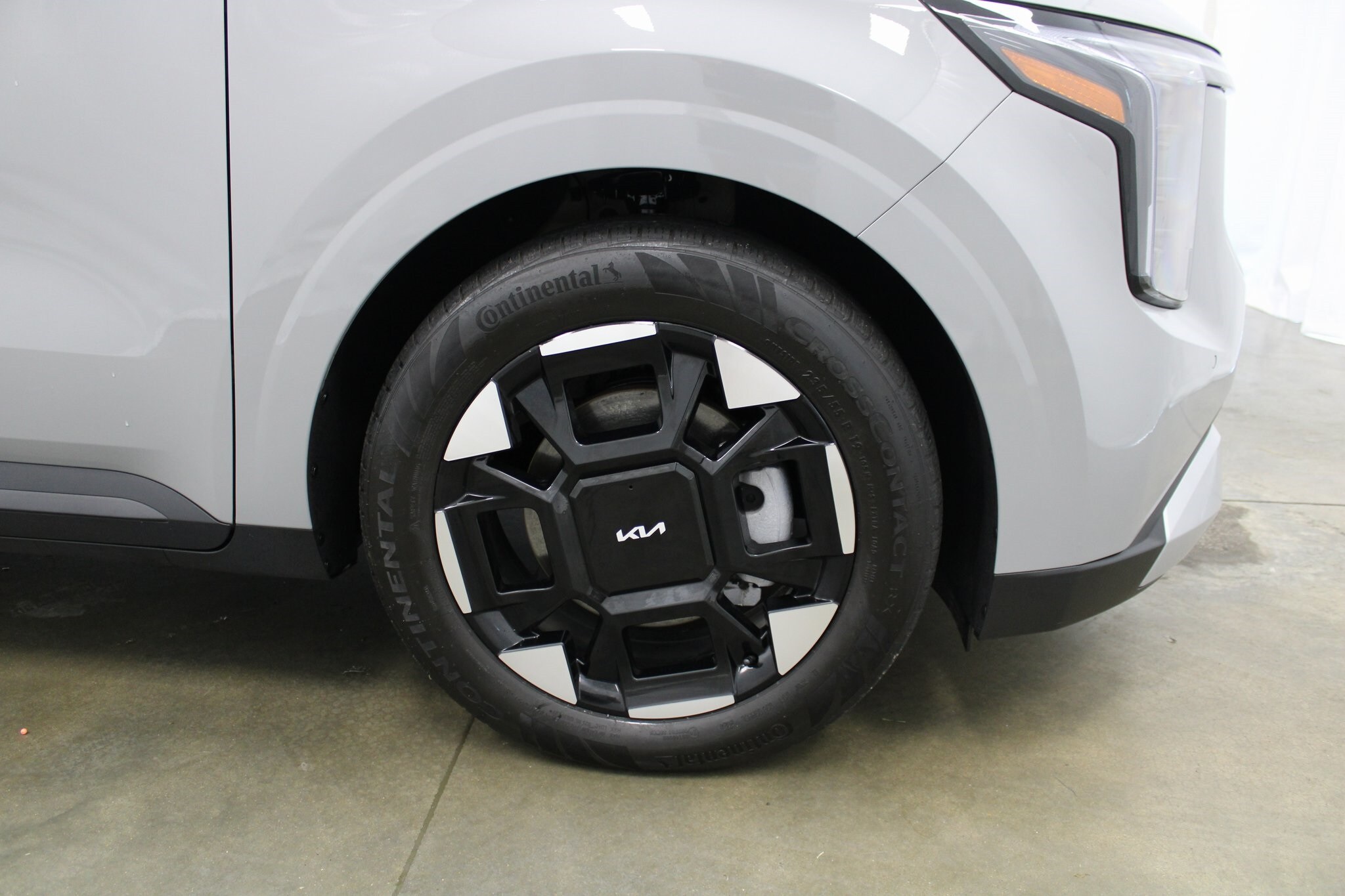 2025 Kia Carnival EX photo 3