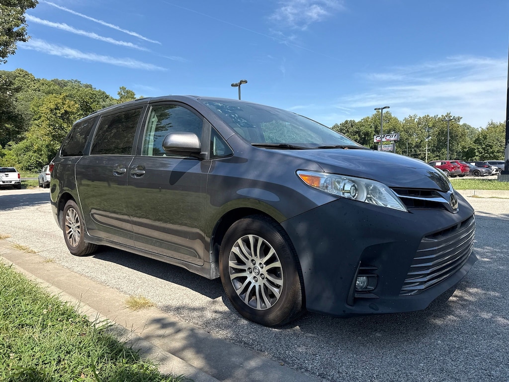 Used 2020 Toyota Sienna XLE Minivan/Van
