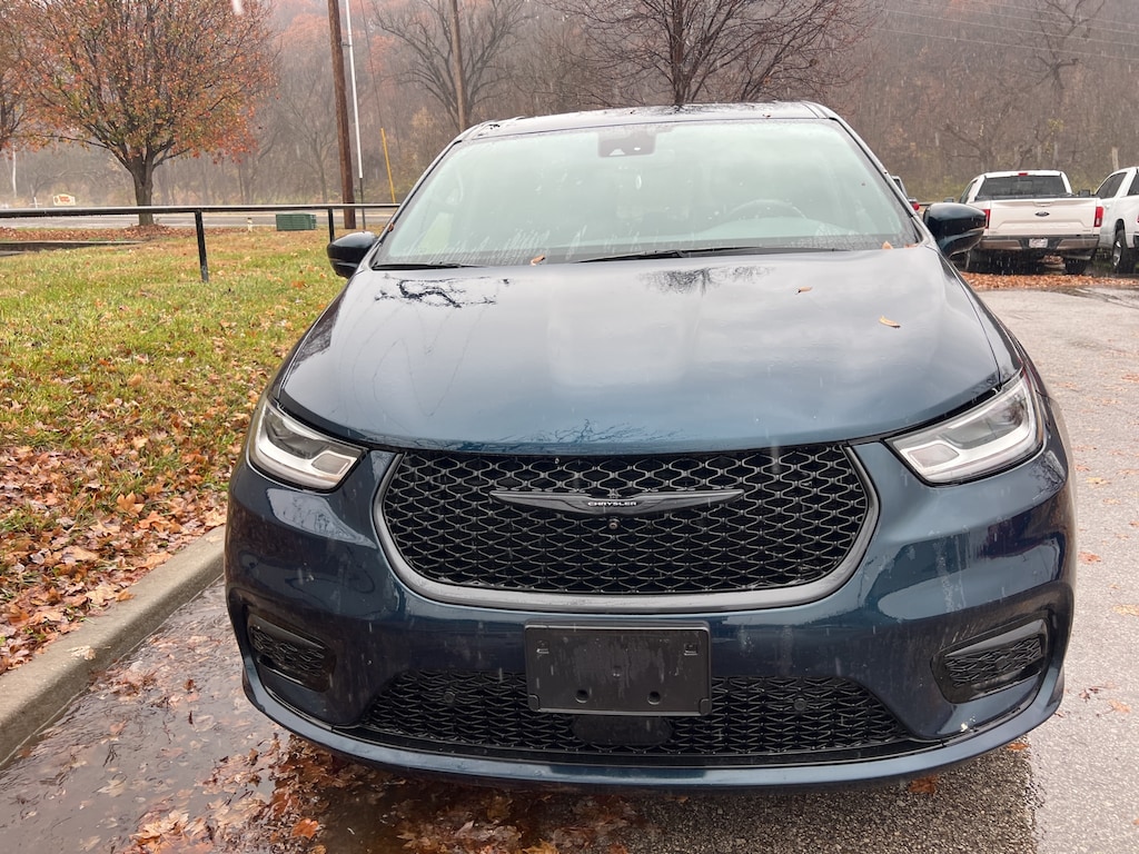 Used 2022 Chrysler Pacifica Hybrid Limited Minivan/Van