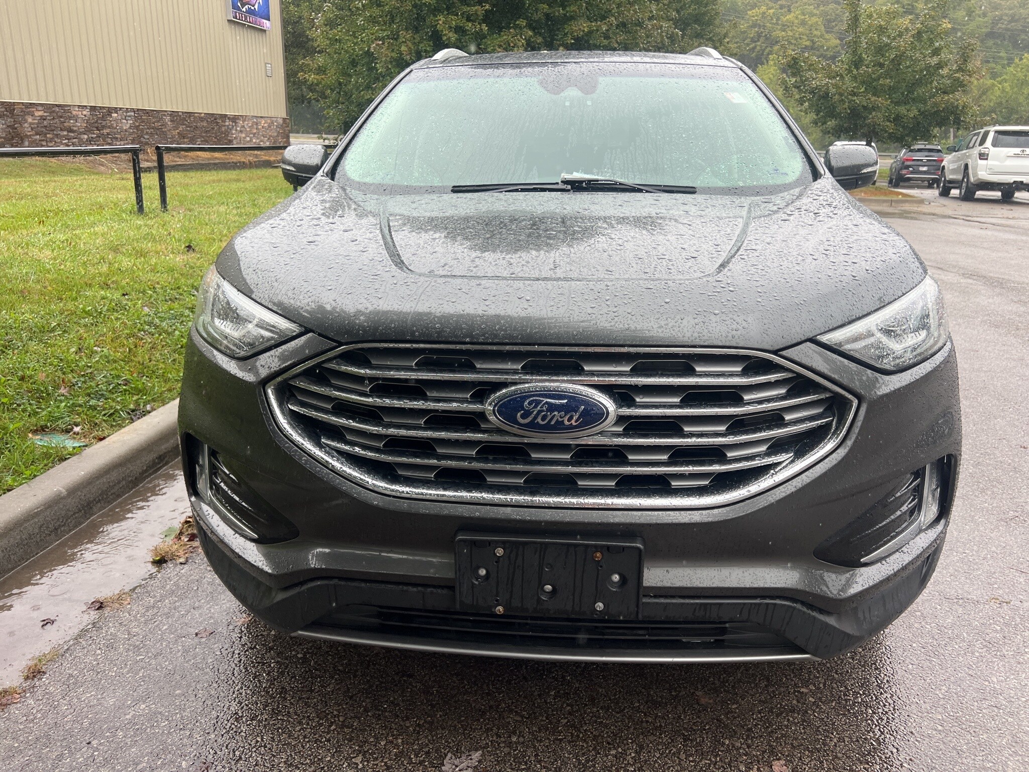 2019 Ford Edge SEL photo 2