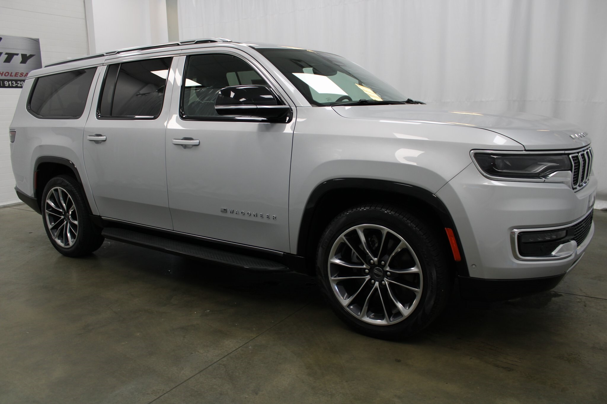 2024 Jeep Wagoneer L Series II photo 3