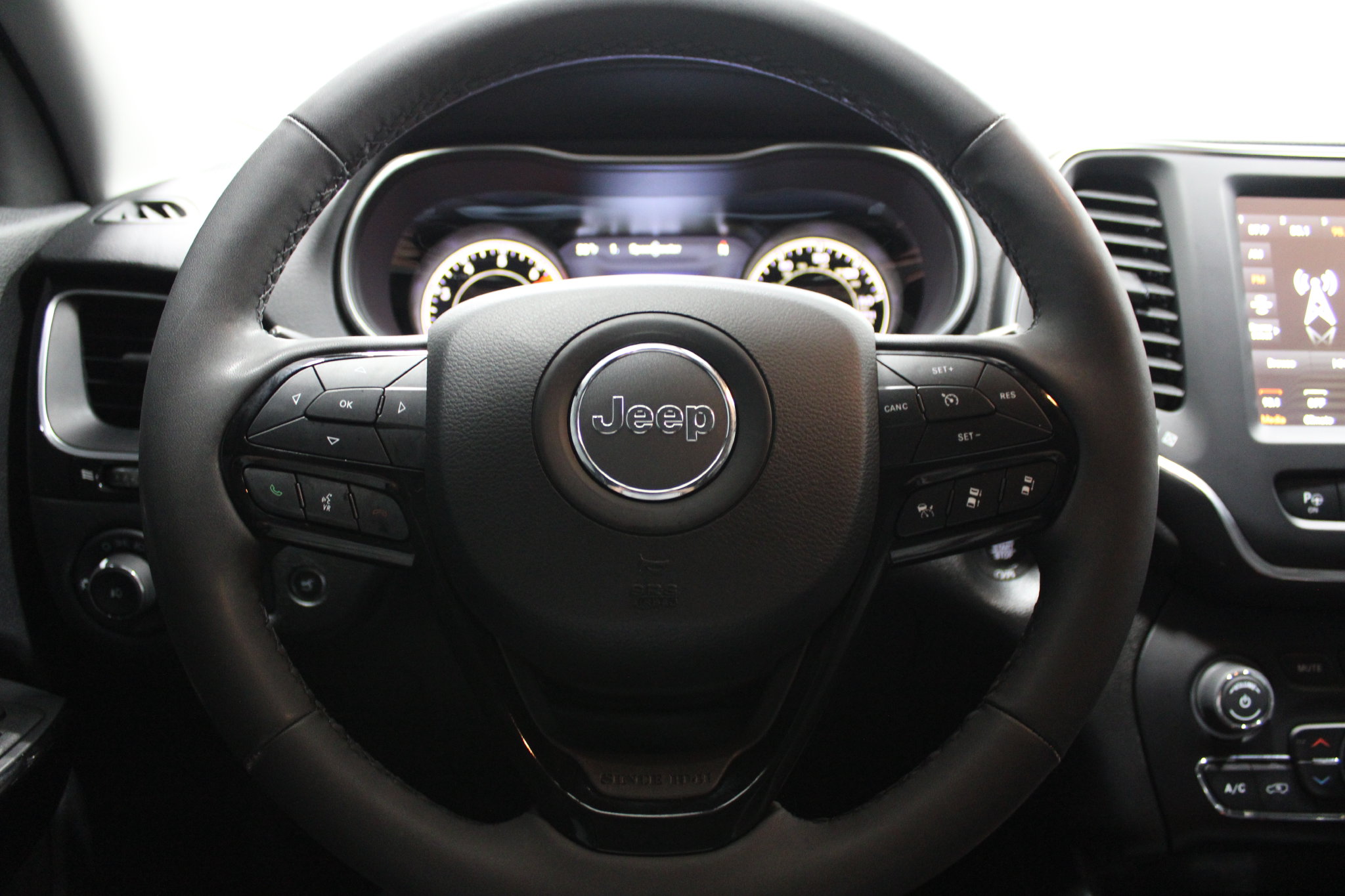 2023 Jeep Cherokee Altitude Lux - Photo 30