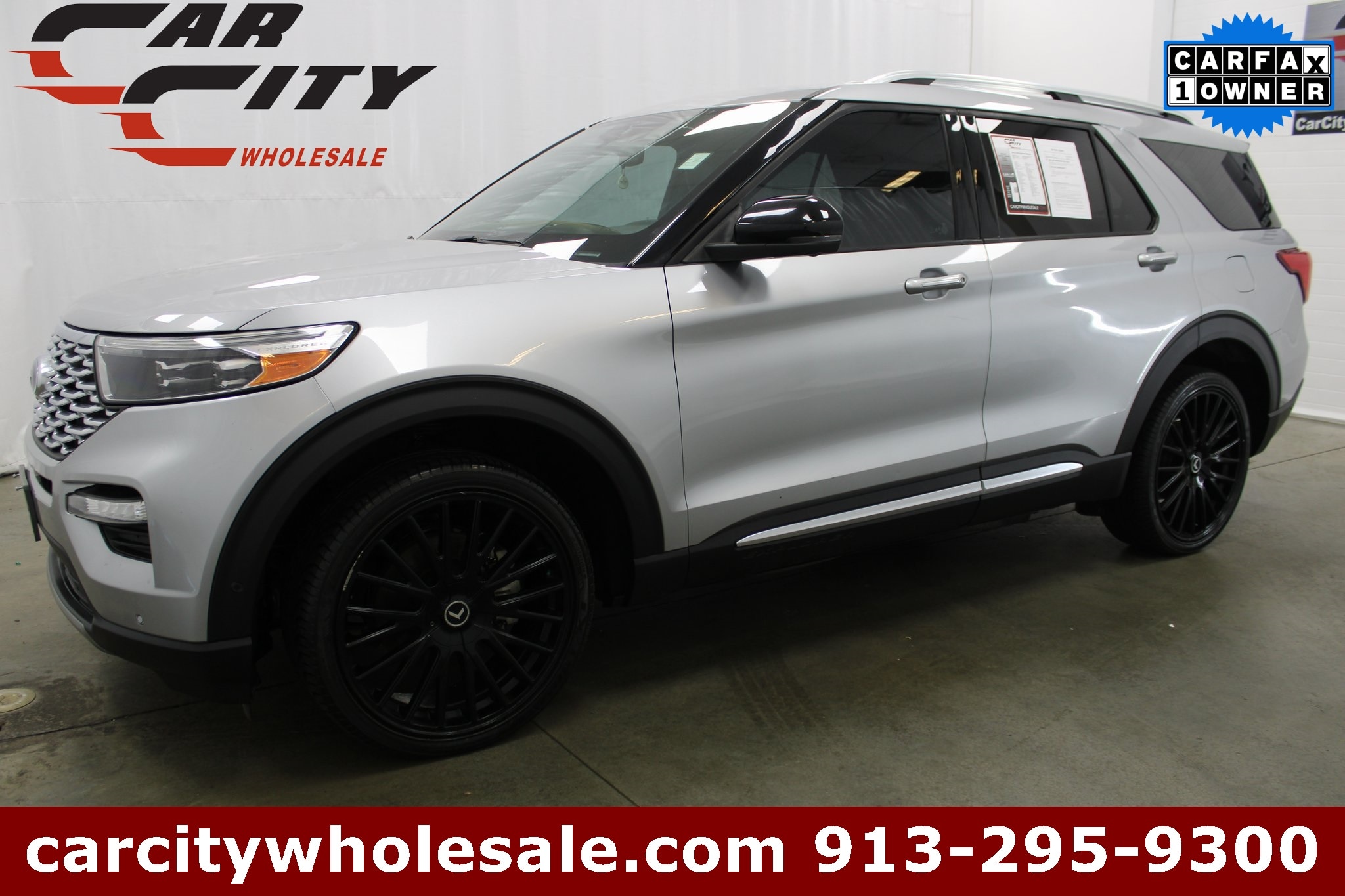 2021 Ford Explorer Platinum's photo