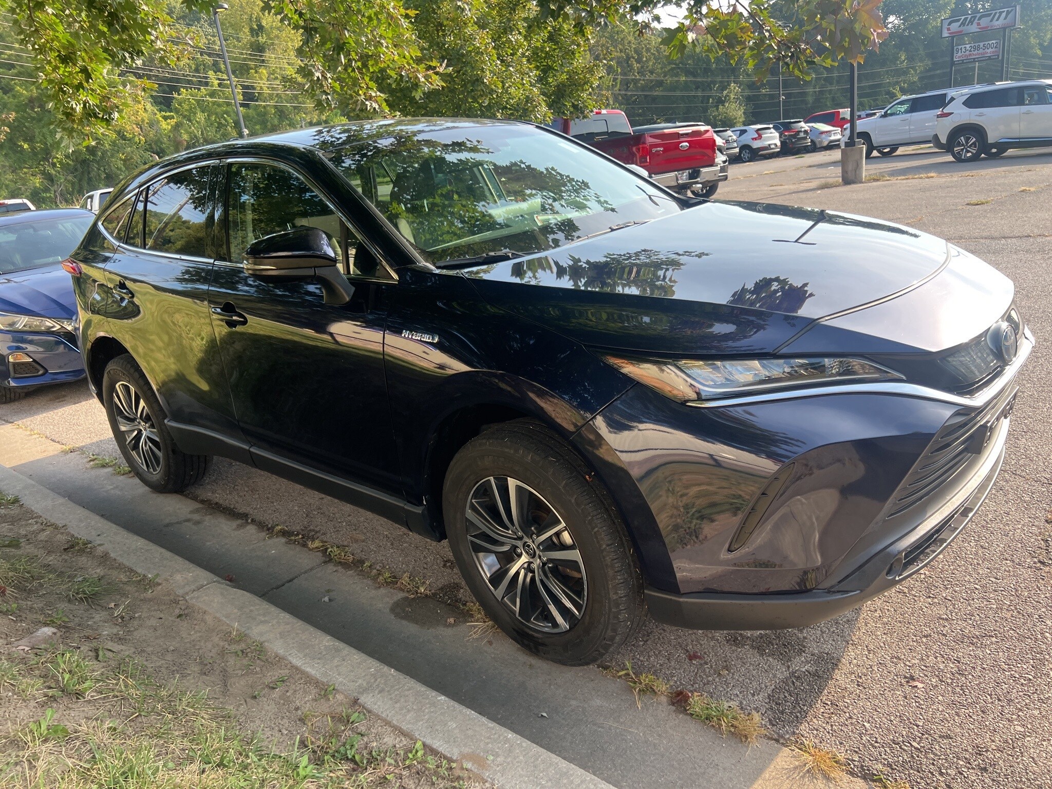 2021 Toyota Venza LE photo 3