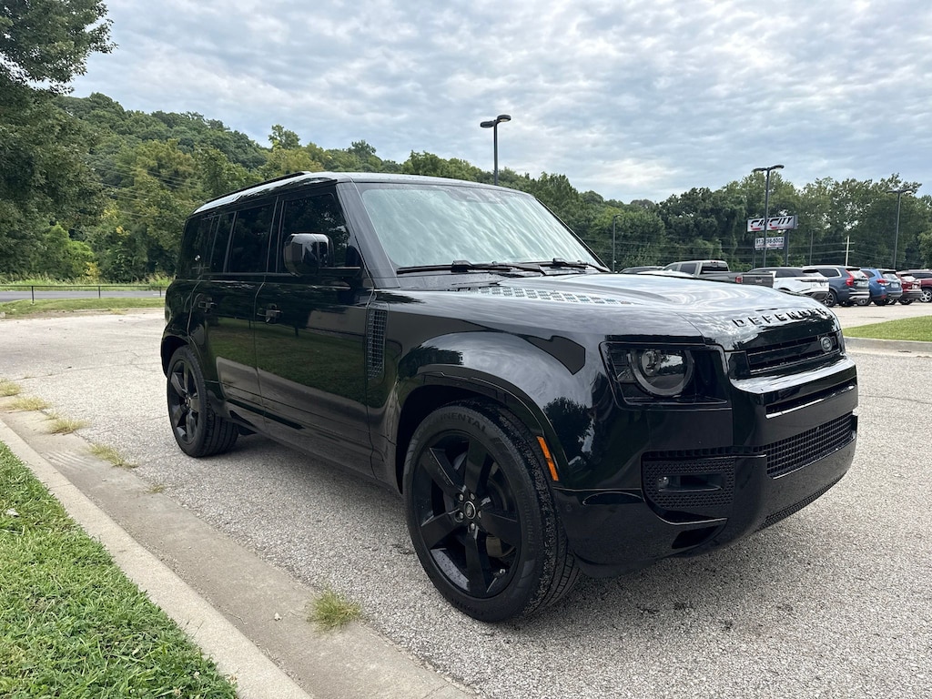 Used 2024 Land Rover Defender 110 X-Dynamic SE SUV