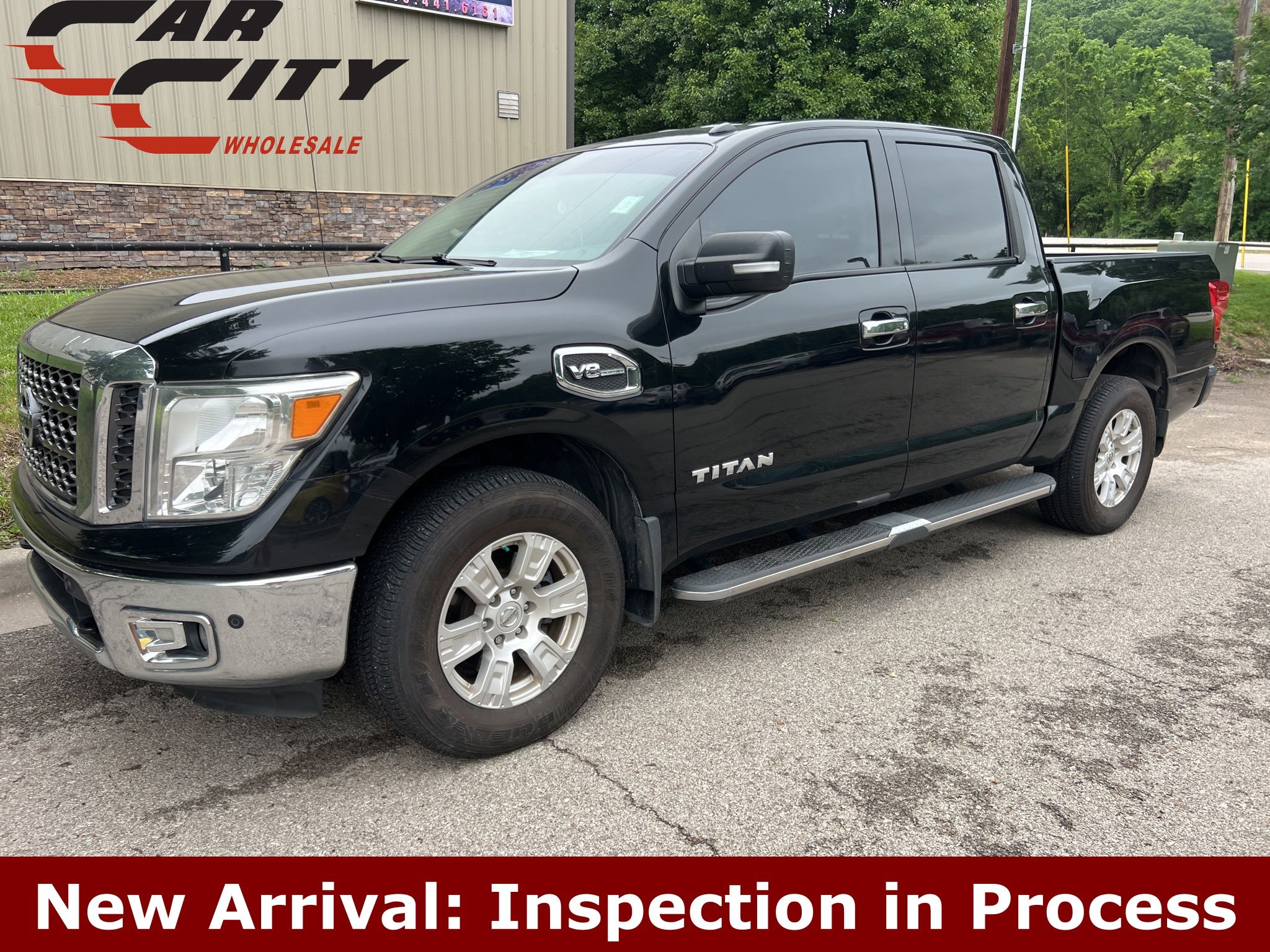 2017 Nissan Titan SV 4X4 Crew Cab's photo