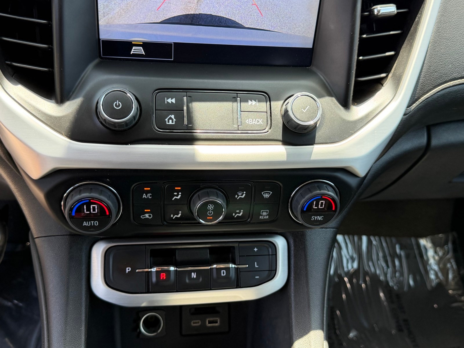 2023 GMC Acadia SLT - Photo 15