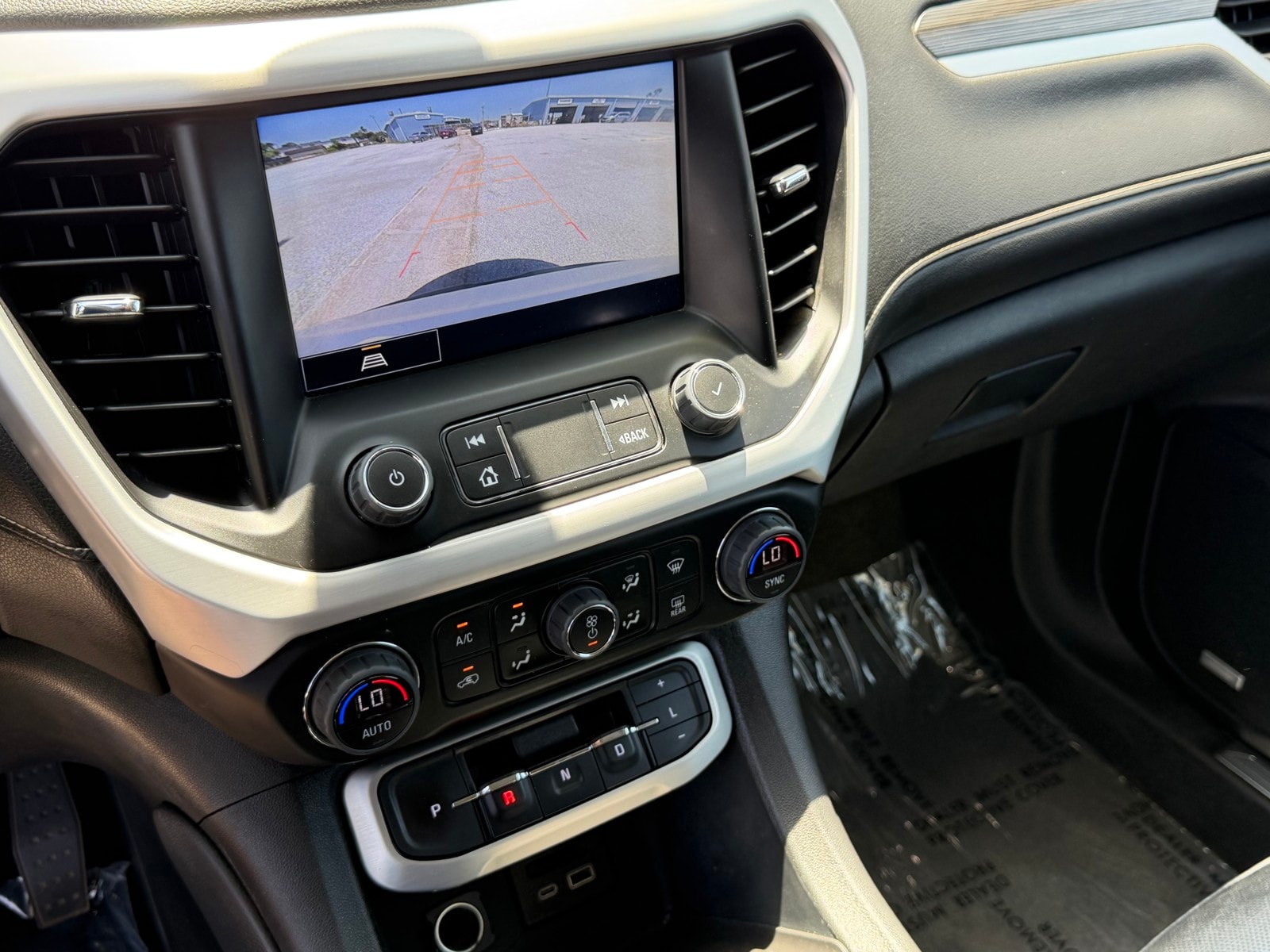 2023 GMC Acadia SLT - Photo 13