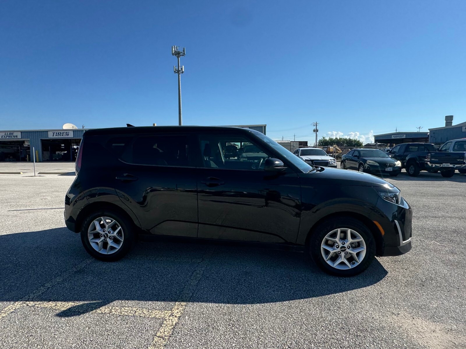 2023 Kia Soul LX S photo 2
