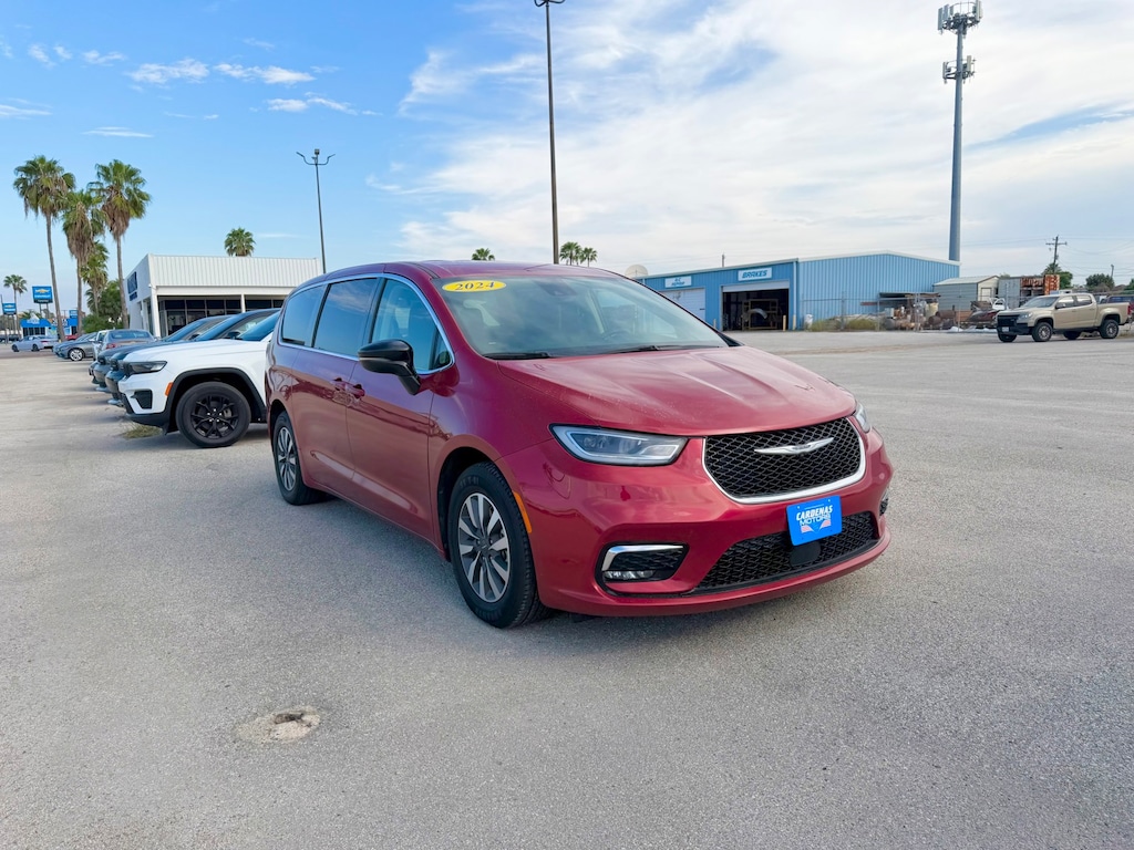Used 2024 Chrysler Pacifica VAN
