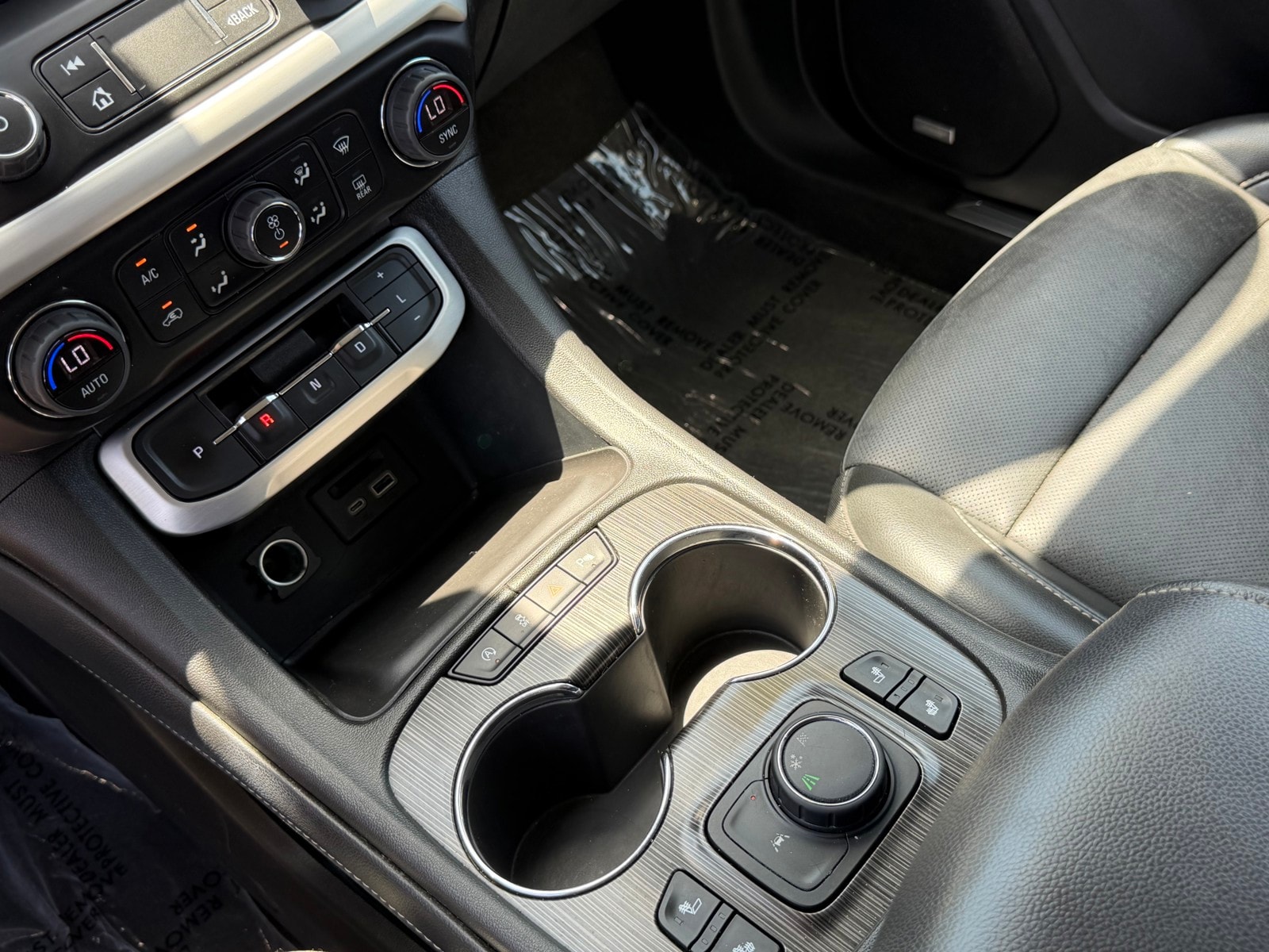 2023 GMC Acadia SLT - Photo 16