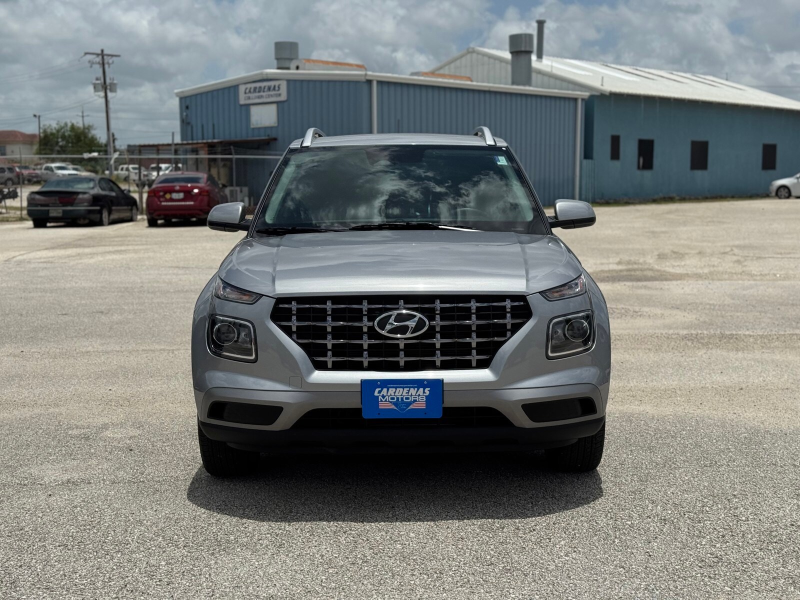 2024 Hyundai Venue SEL photo 2