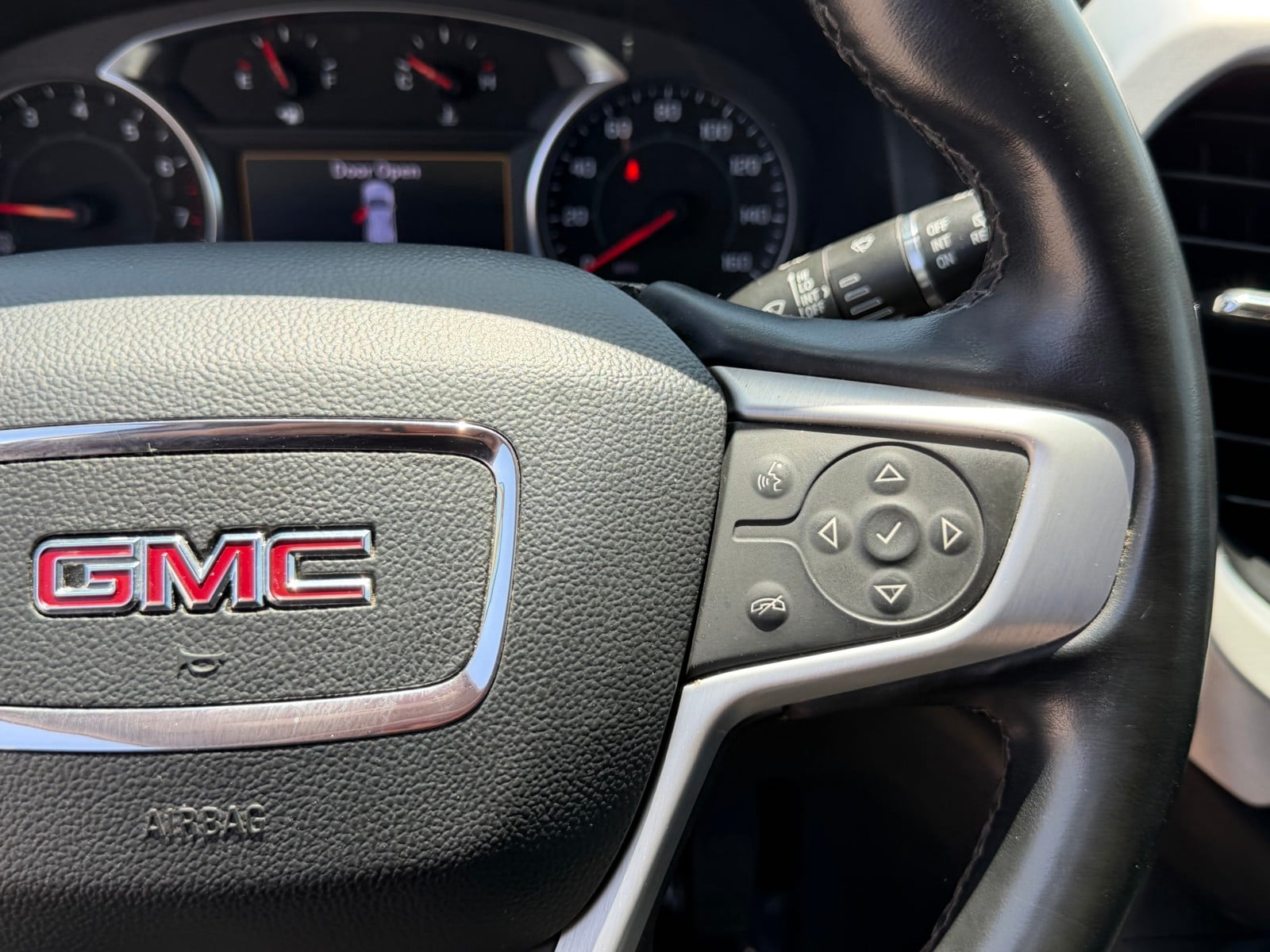 2023 GMC Acadia SLT - Photo 17