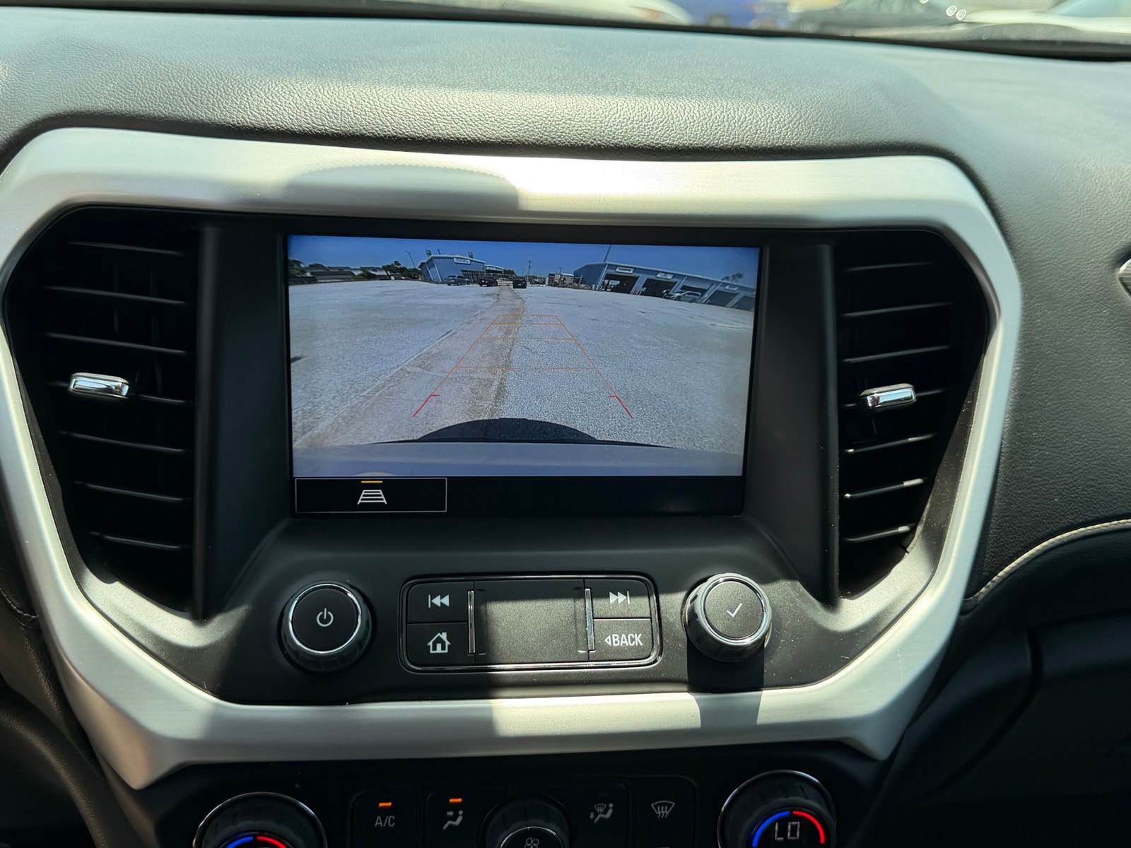 2023 GMC Acadia SLT - Photo 14